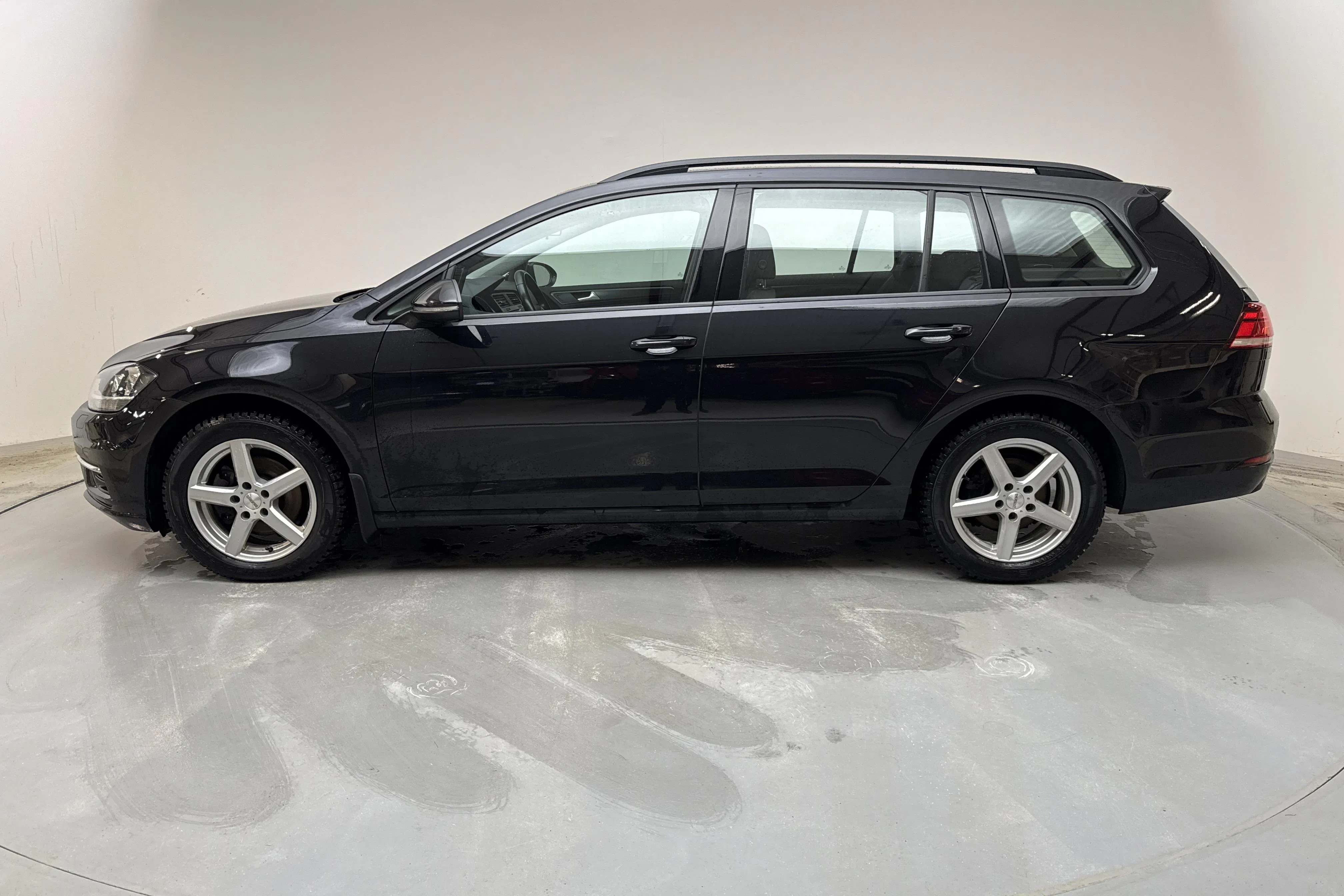 Presentation photo 2 of 13: VW Golf VII 1.5 TSI Sportscombi (150hk) - 80 790 km - Automatic - black - 2020