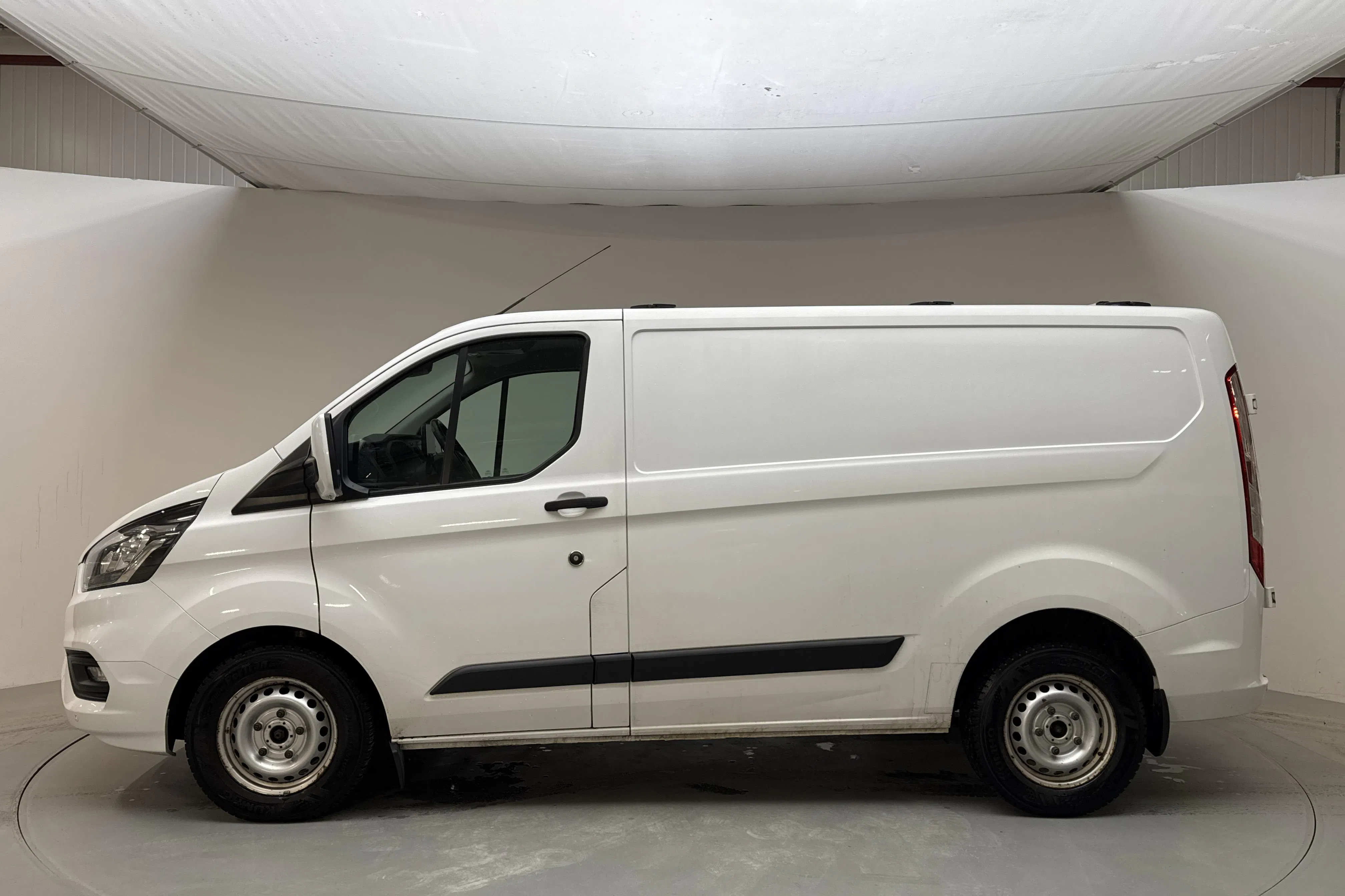 Presentationsfoto 2 av 14: Ford Transit Custom 280 (105hk) - 19 914 mil - Manuell - vit - 2019