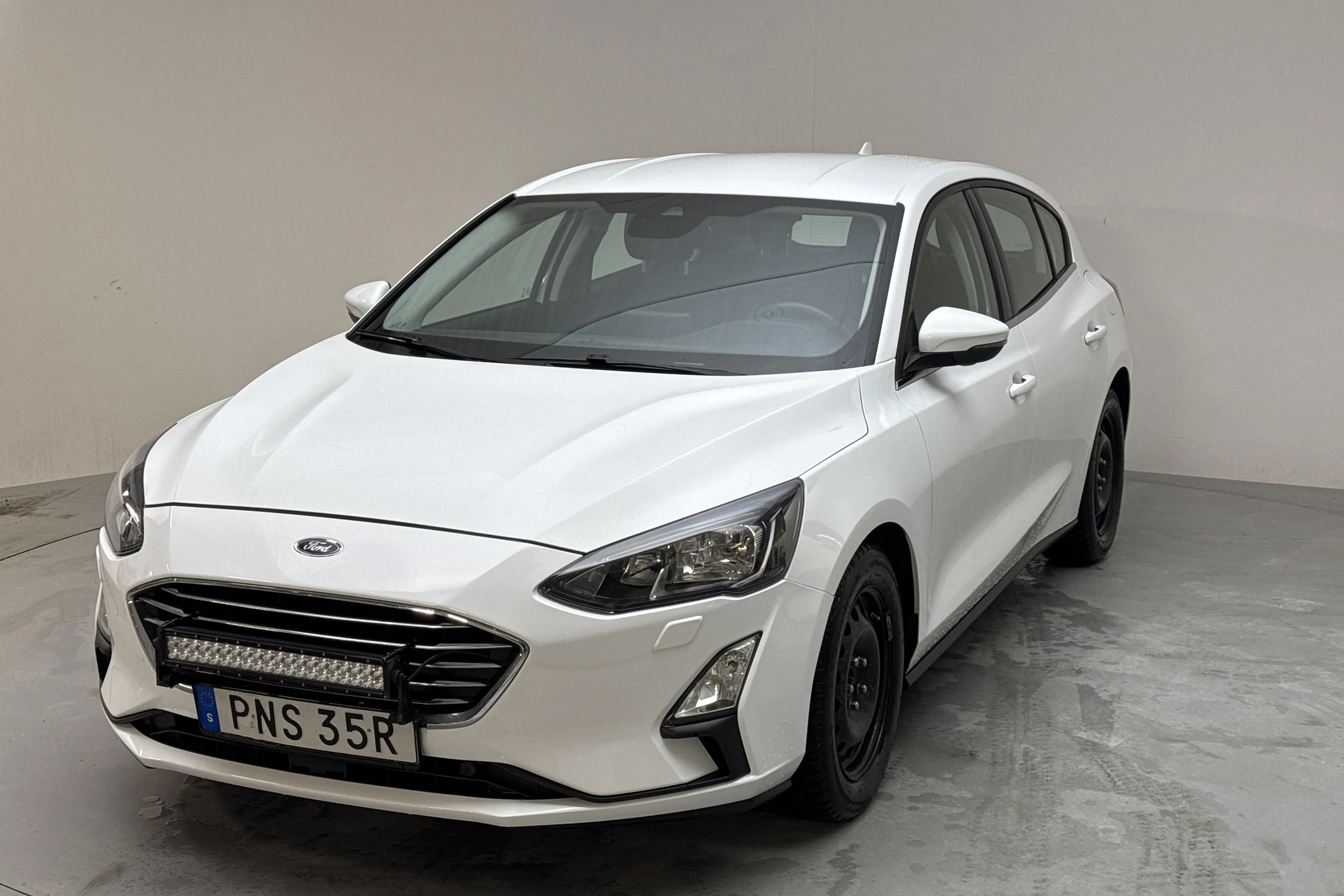 Presentation photo 1 of 14: Ford Focus 1.5 TDCi 5dr (120hk) - 129 420 km - Manual - white - 2020