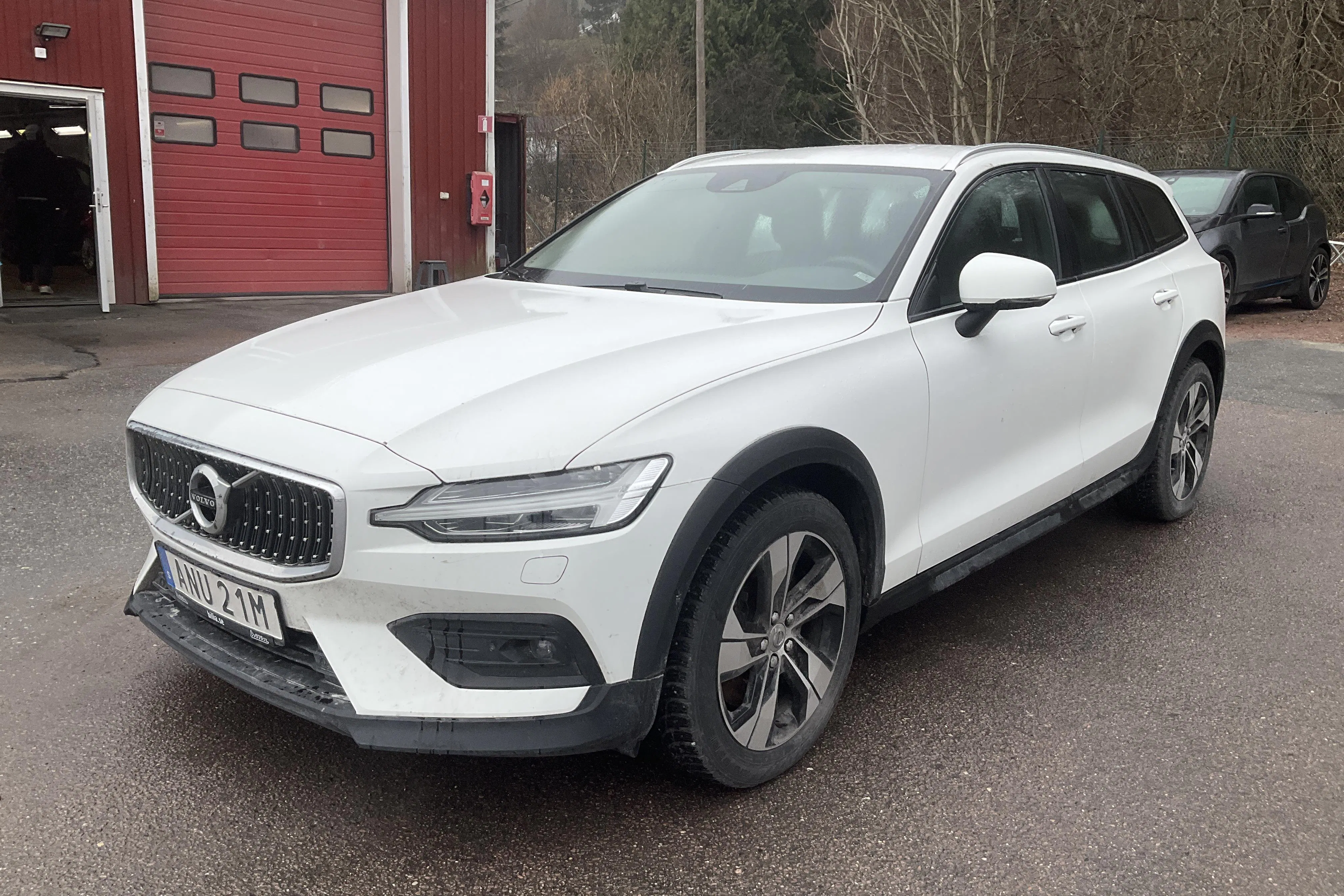 Presentationsfoto 1 av 12: Volvo V60 D4 Cross Country AWD (190hk) - 21 889 mil - Automat - vit - 2020