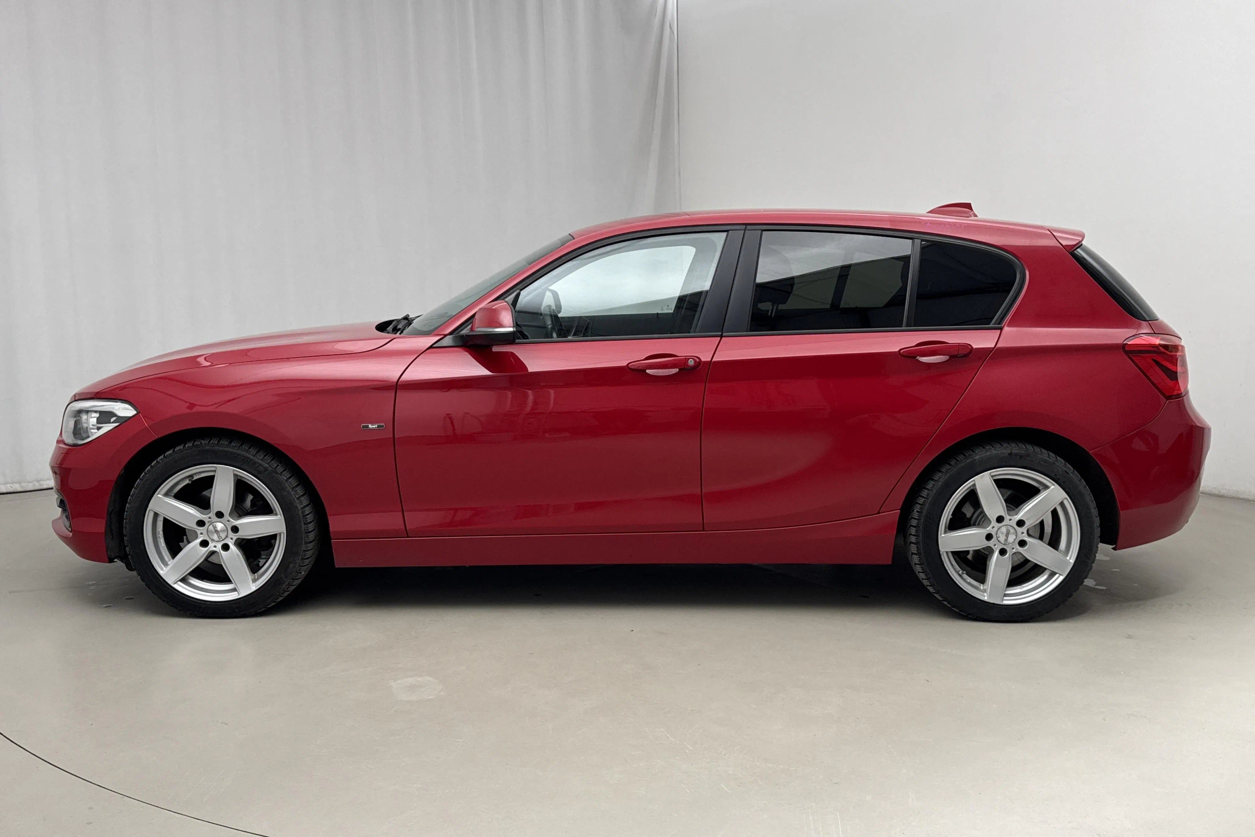 Presentation photo 2 of 14: BMW 118d 5dr, F20 (150hk) - 141 260 km - Automatic - red - 2016