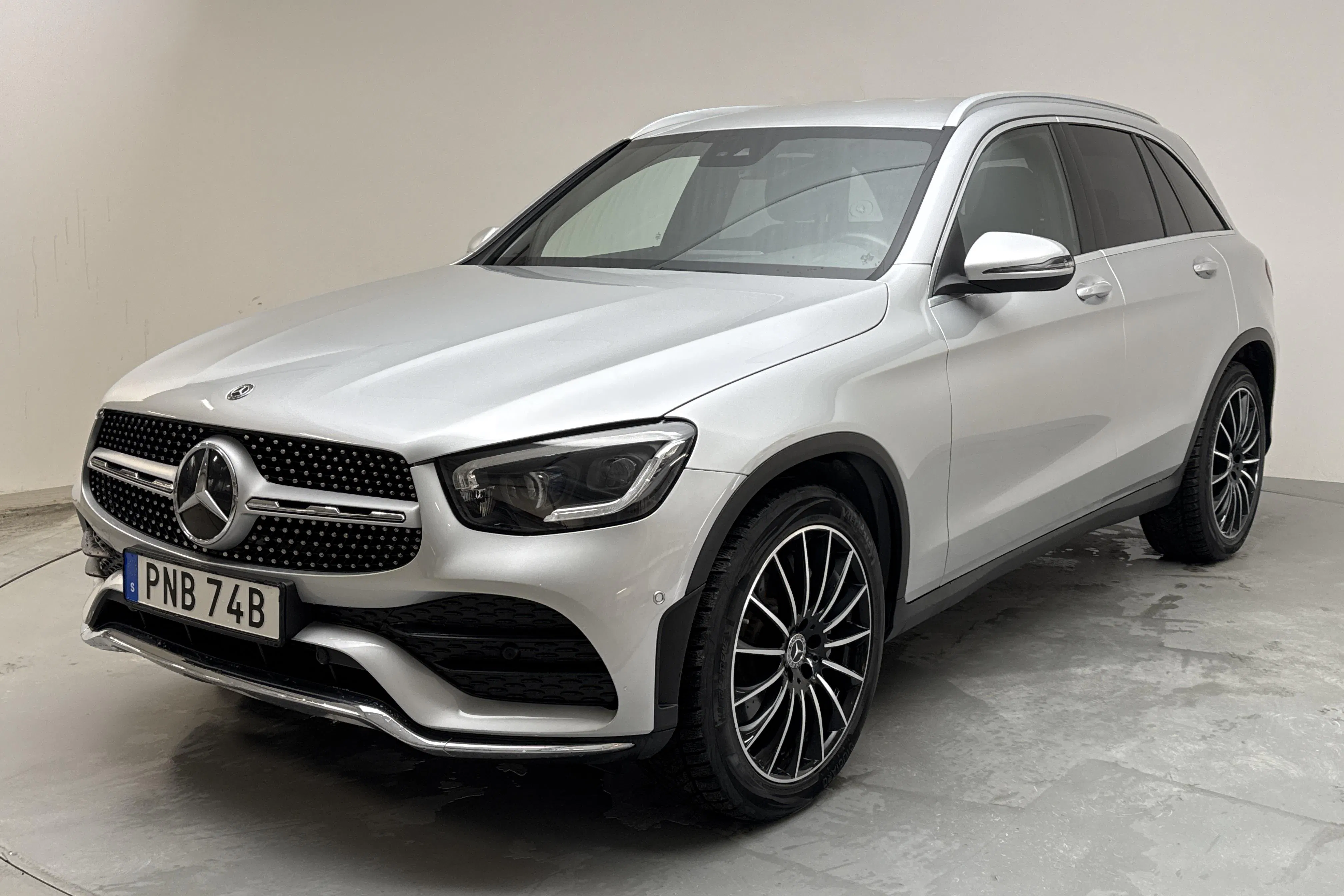 Presentationsfoto 1 av 18: Mercedes GLC 200 4MATIC X253 (197hk) - 7 036 mil - Automat - silver - 2020