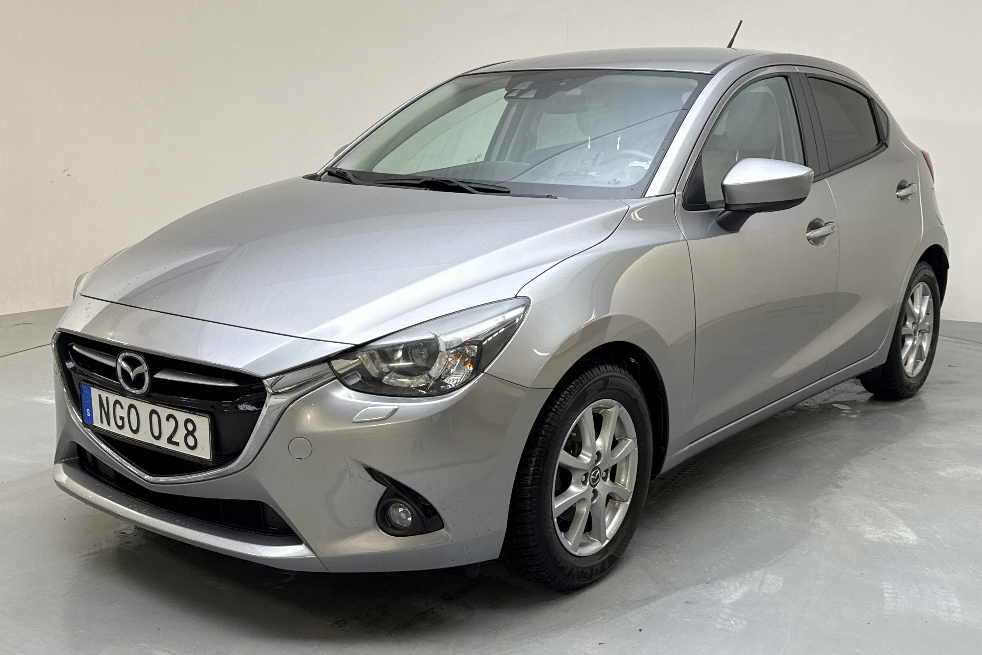 Presentationsfoto 1 av 13: Mazda 2 1.5 5dr (115hk) - 9 771 mil - Manuell - grå - 2016