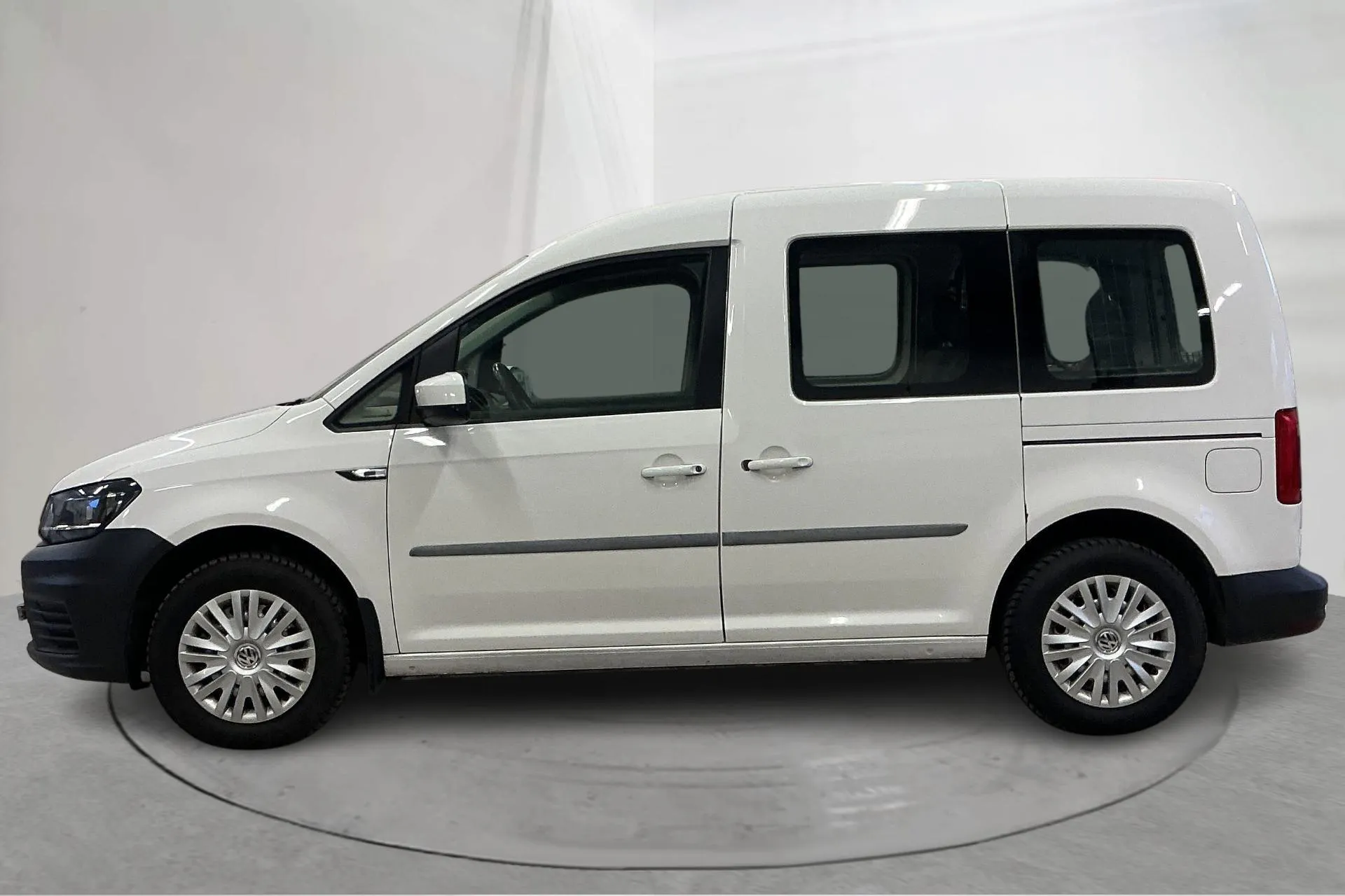 Presentationsfoto 2 av 17: VW Caddy Life 2.0 TDI (102hk) - 22 534 mil - Manuell - vit - 2018