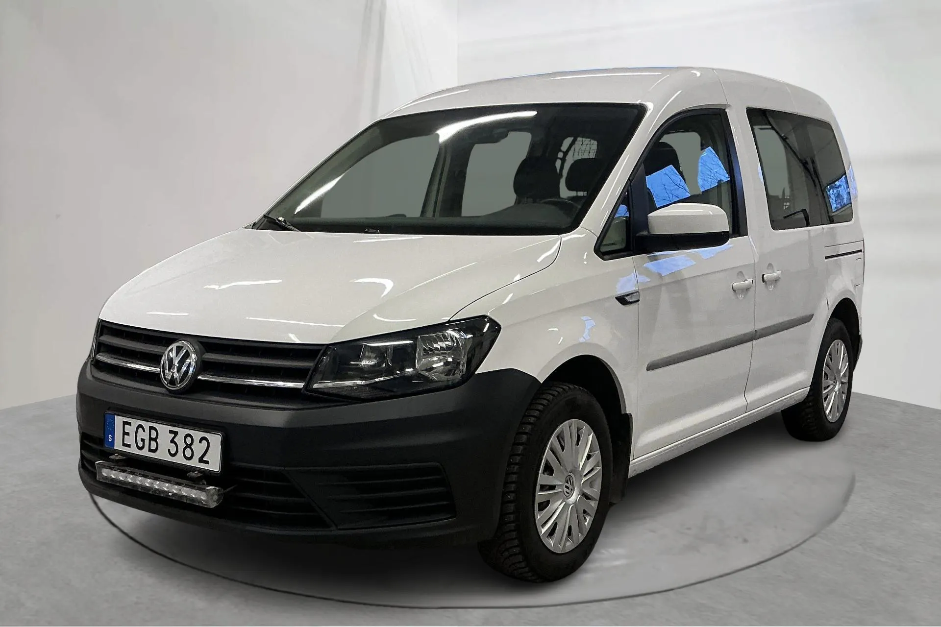 Presentationsfoto 1 av 17: VW Caddy Life 2.0 TDI (102hk) - 22 534 mil - Manuell - vit - 2018