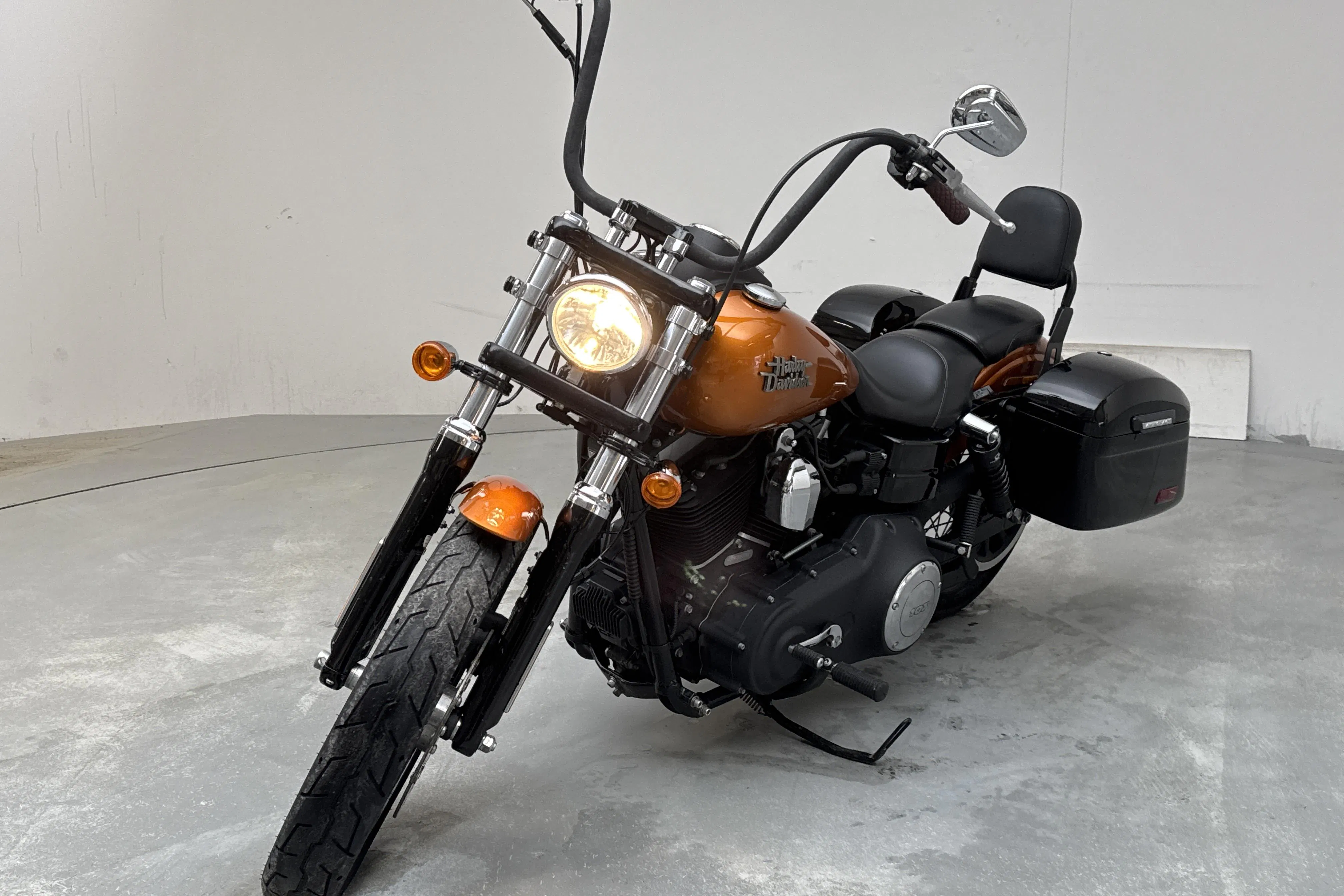 Presentationsfoto 2 av 9: HARLEY-DAVIDSON FXDB 103 Street bob Motorcykel - 1 656 mil - Manuell - orange - 2015