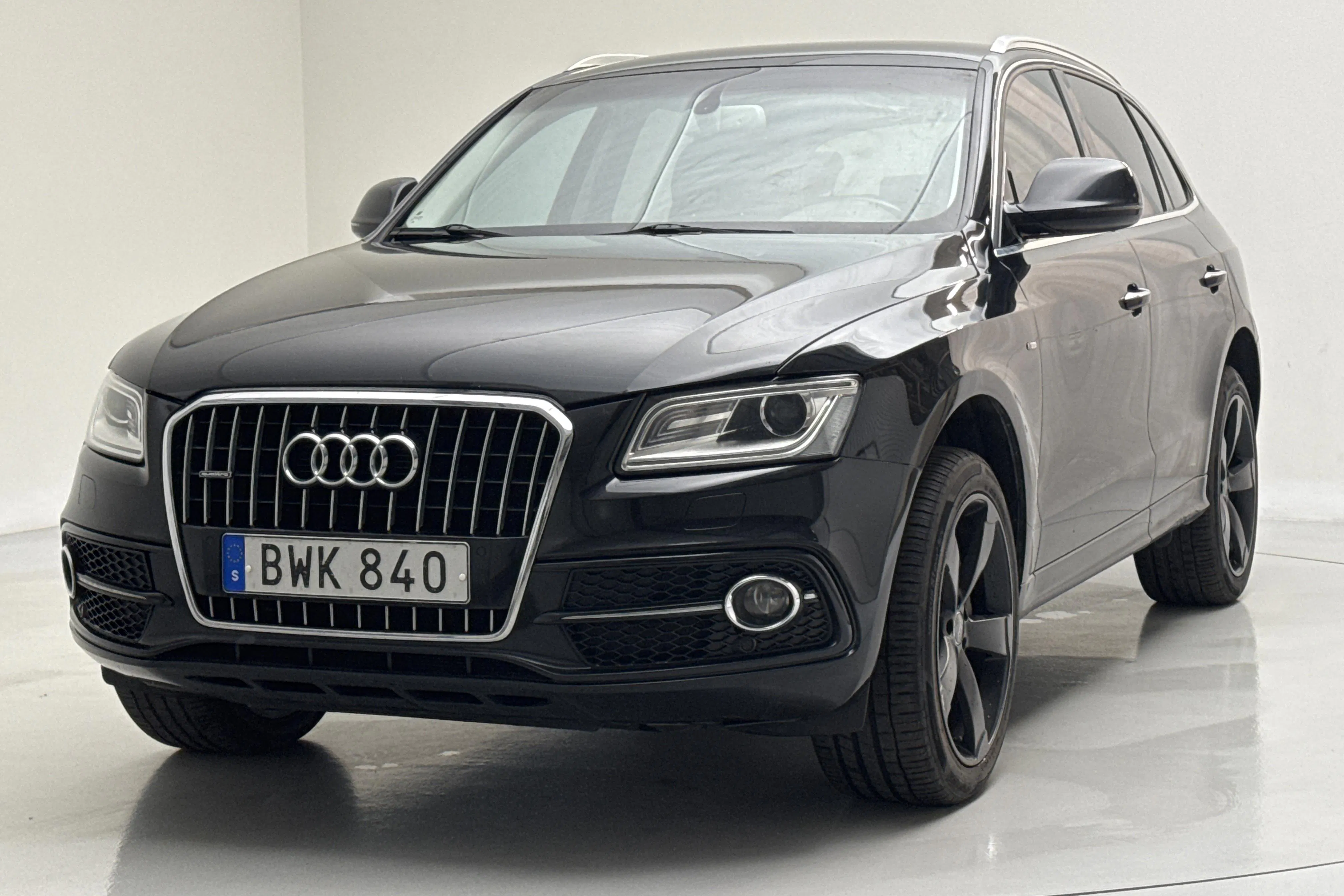 Presentationsfoto 1 av 13: Audi Q5 2.0 TDI clean diesel quattro (190hk) - 24 019 mil - Automat - svart - 2017