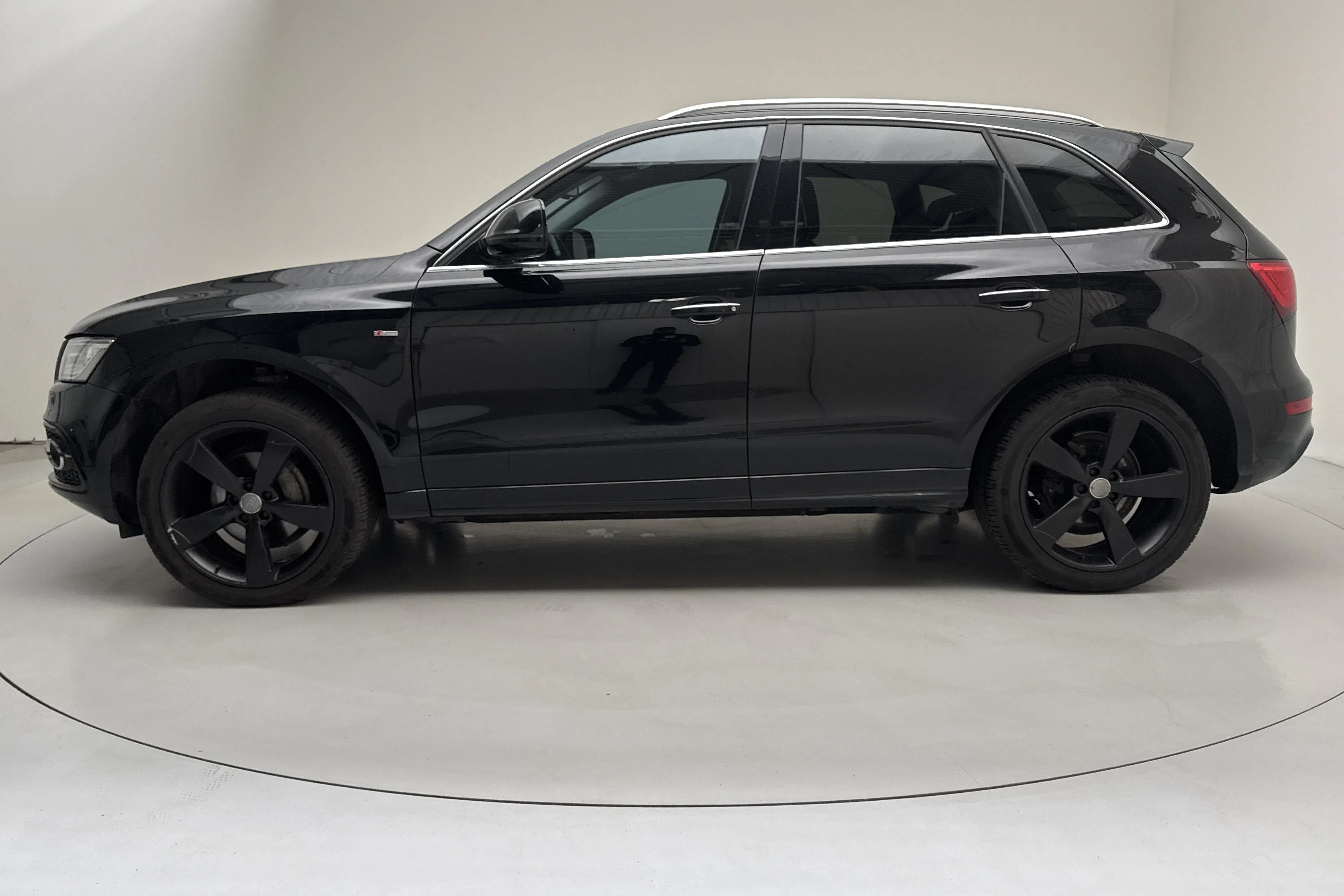 Presentationsfoto 2 av 13: Audi Q5 2.0 TDI clean diesel quattro (190hk) - 24 019 mil - Automat - svart - 2017