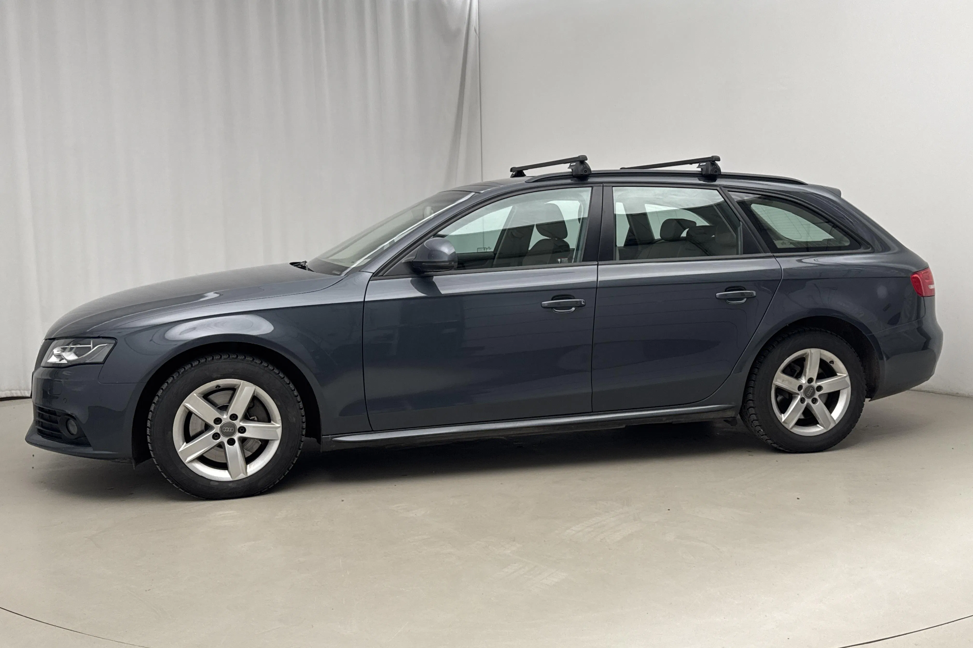 Presentationsfoto 2 av 17: Audi A4 2.7 TDI Avant (190hk) - 15 084 mil - Automat - grå - 2009