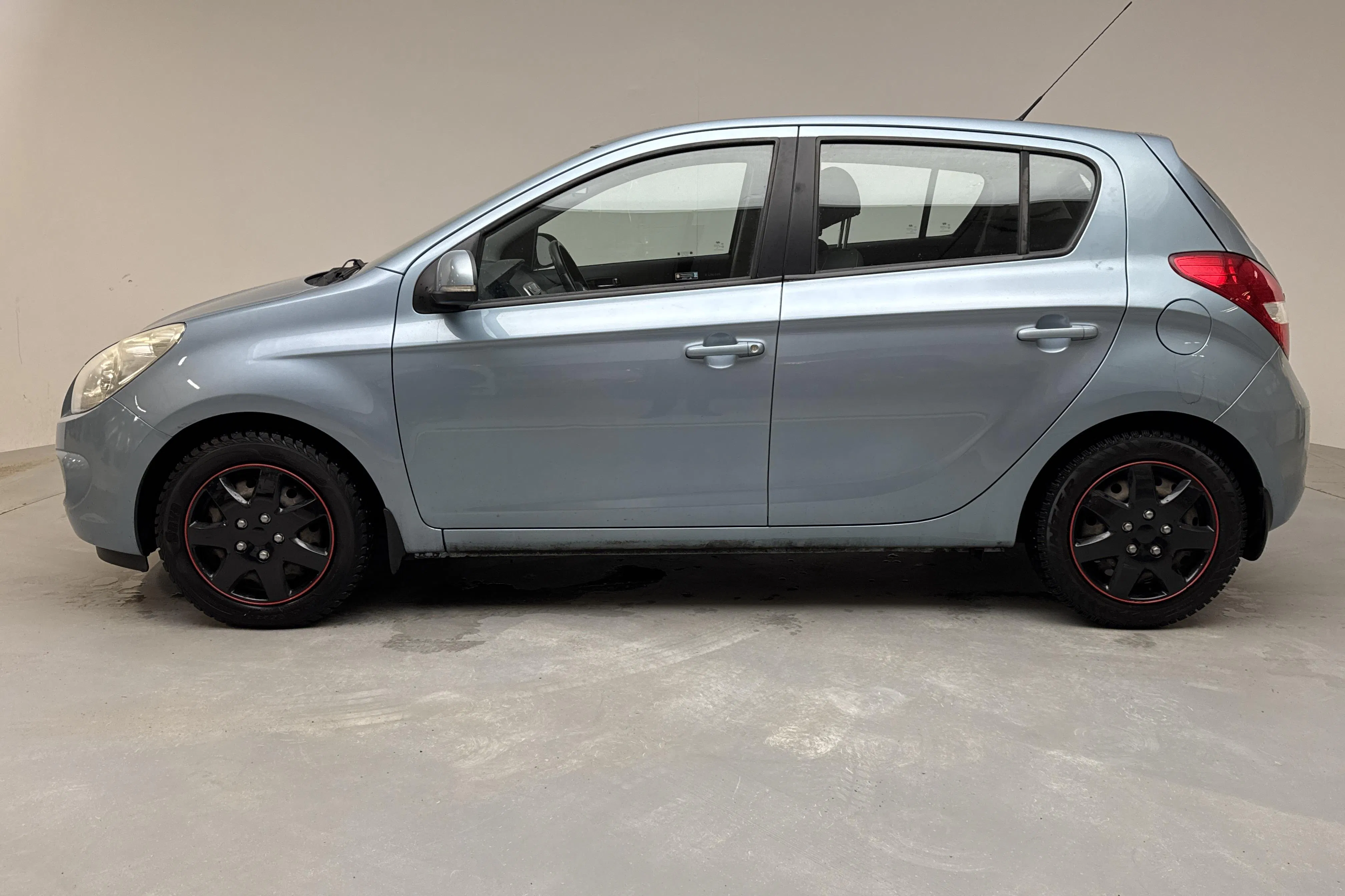 Presentation photo 2 of 12: Hyundai i20 1.2 (78hk) - 85 900 km - Manual - Light Blue - 2011