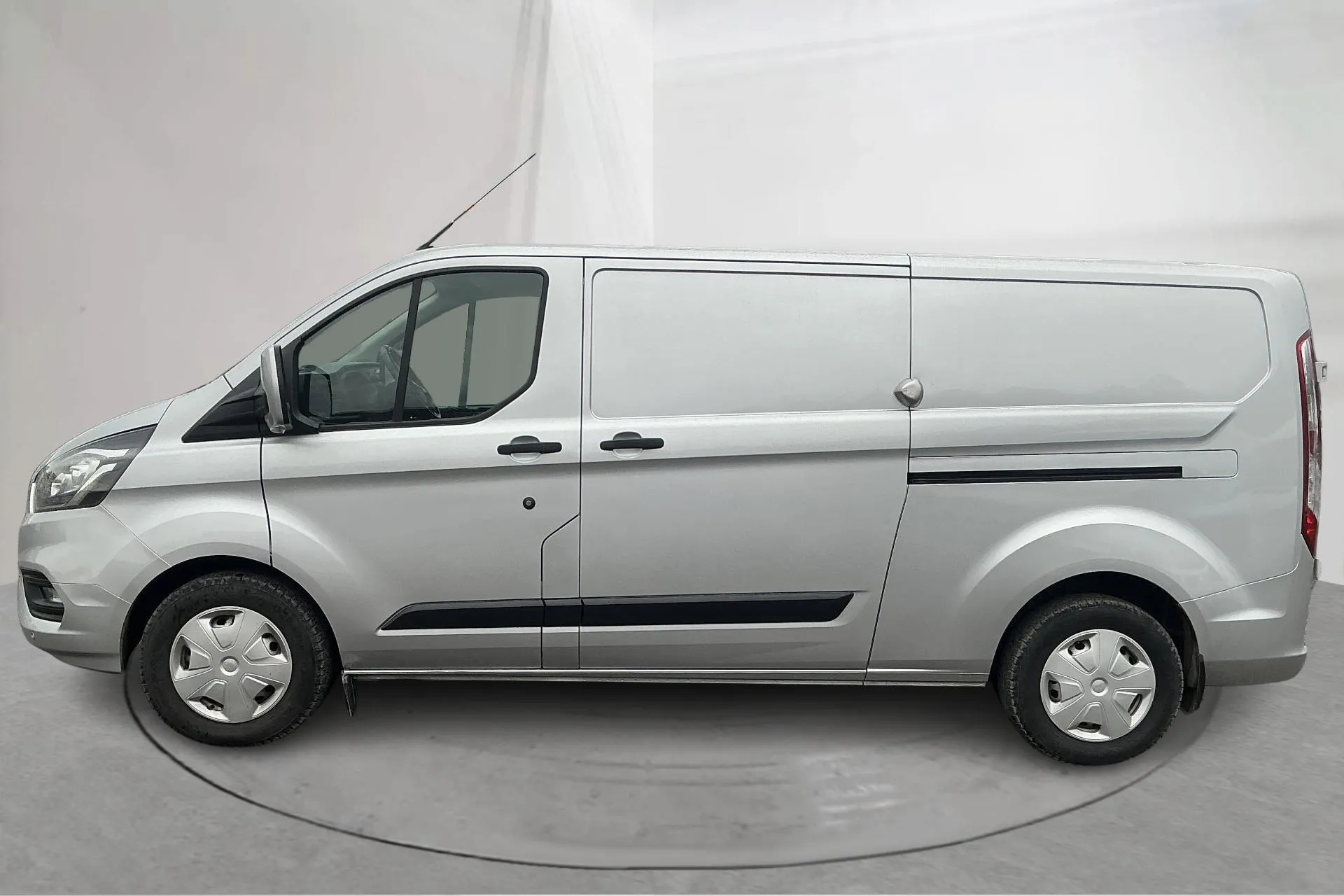 Presentation photo 2 of 13: Ford Transit Custom 340 (130hk) - 146 360 km - Manual - gray - 2018