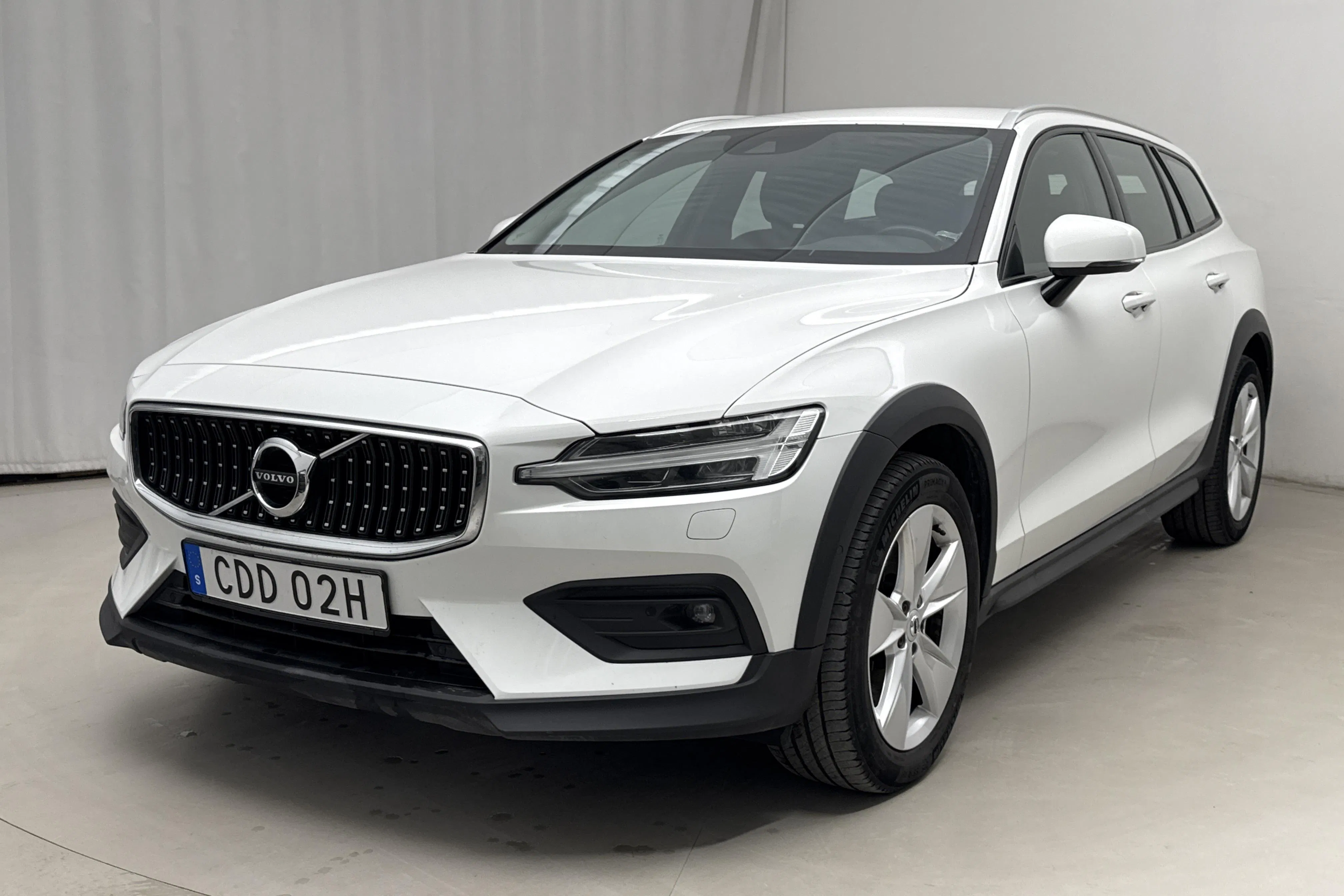 Esitlusfoto 1 aadressil 22: Volvo V60 B4 Cross Country AWD Mildhybrid, Diesel (197hk) - 151 540 km - Automaatne - valge - 2021