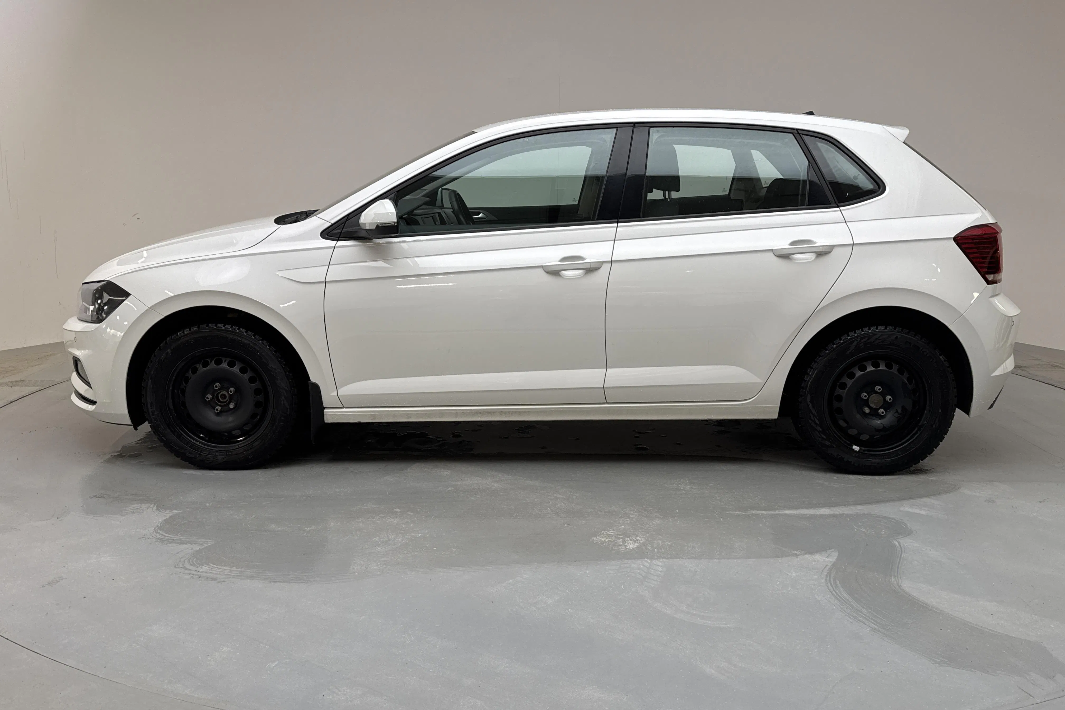 Presentationsfoto 2 av 13: VW Polo 1.0 TGI 5dr (90hk) - 1 821 mil - Manuell - vit - 2019