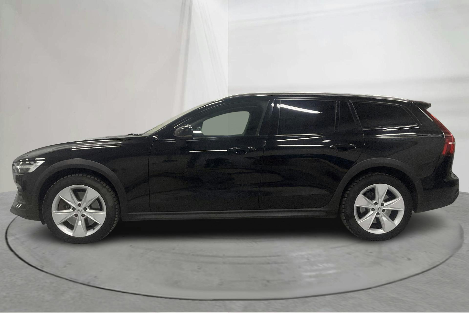 Presentationsfoto 2 av 16: Volvo V60 D4 Cross Country AWD (190hk) - 19 299 mil - Automat - svart - 2020