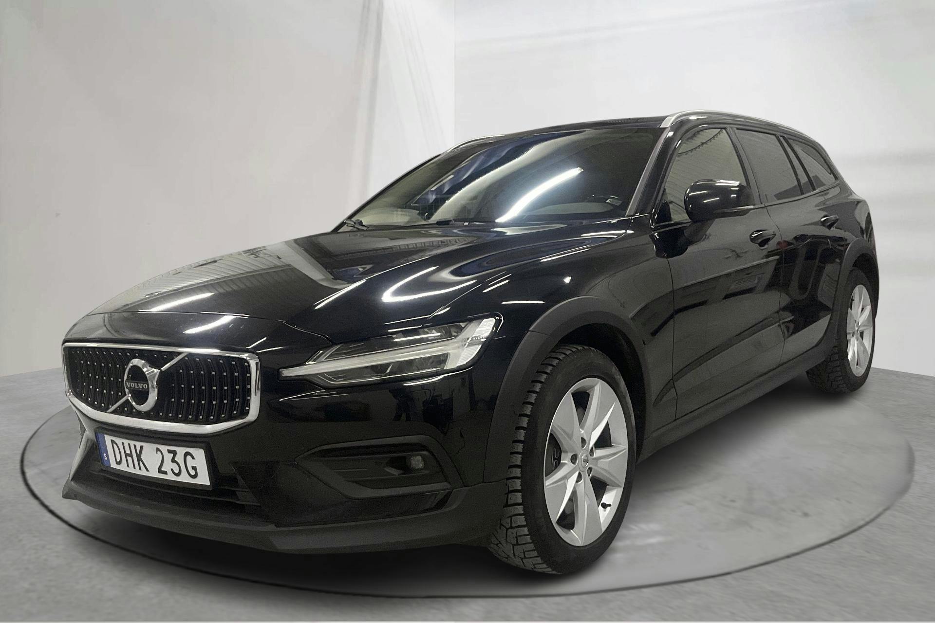 Presentationsfoto 1 av 16: Volvo V60 D4 Cross Country AWD (190hk) - 19 299 mil - Automat - svart - 2020