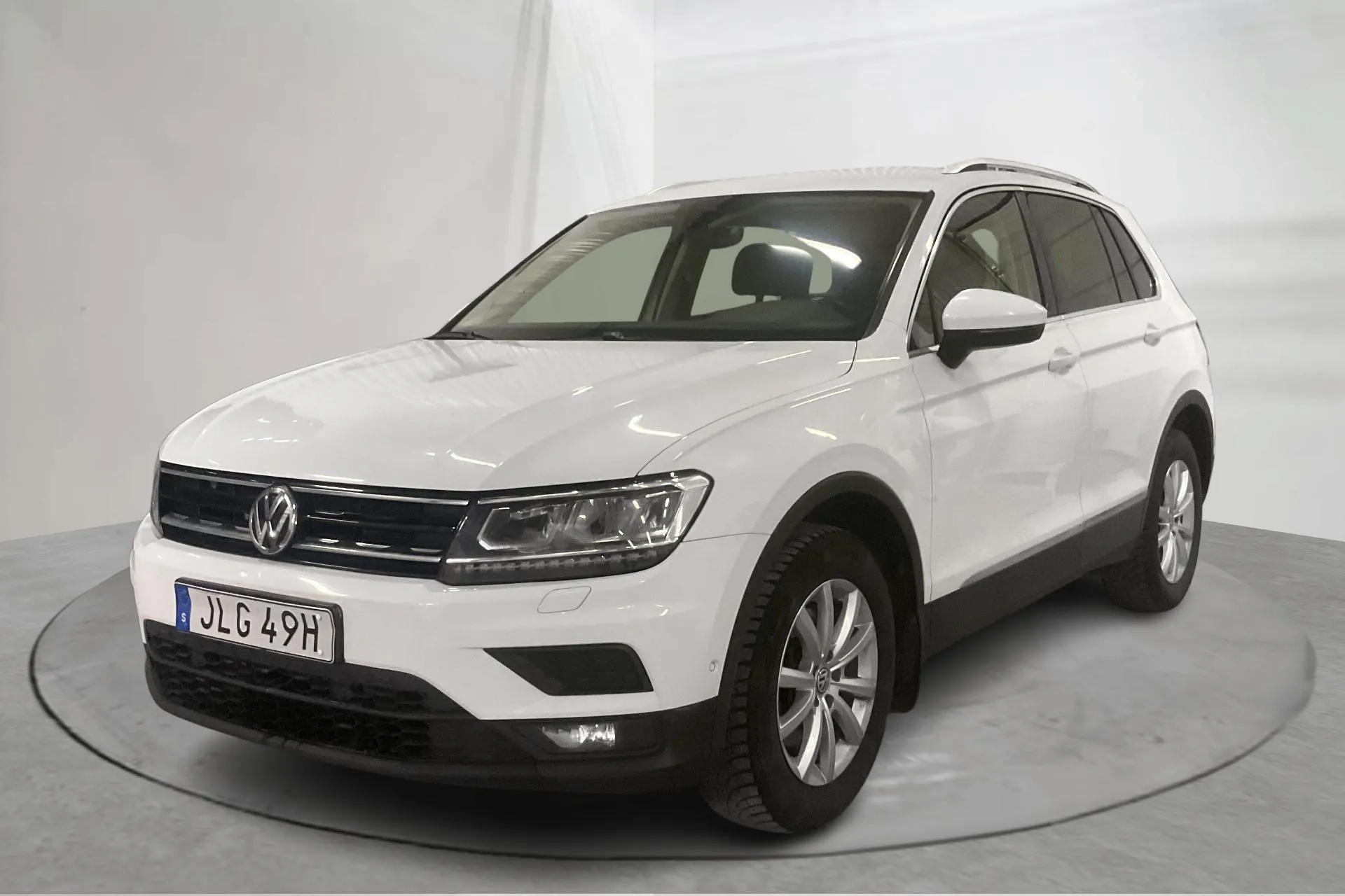 Presentationsfoto 1 av 16: VW Tiguan 2.0 TSI 4MOTION (190hk) - 20 653 mil - Automat - vit - 2020