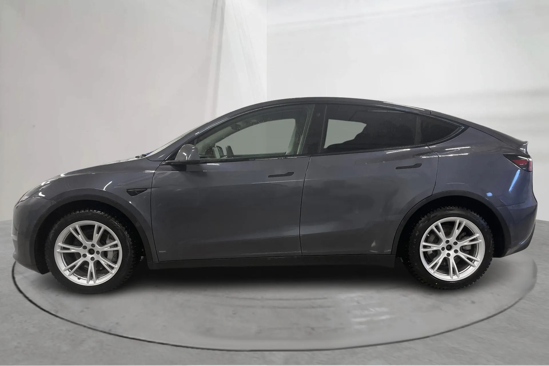 Presentation photo 2 of 21: Tesla Model Y Long Range Dual Motor AWD - 88 870 km - Automatic - gray - 2021