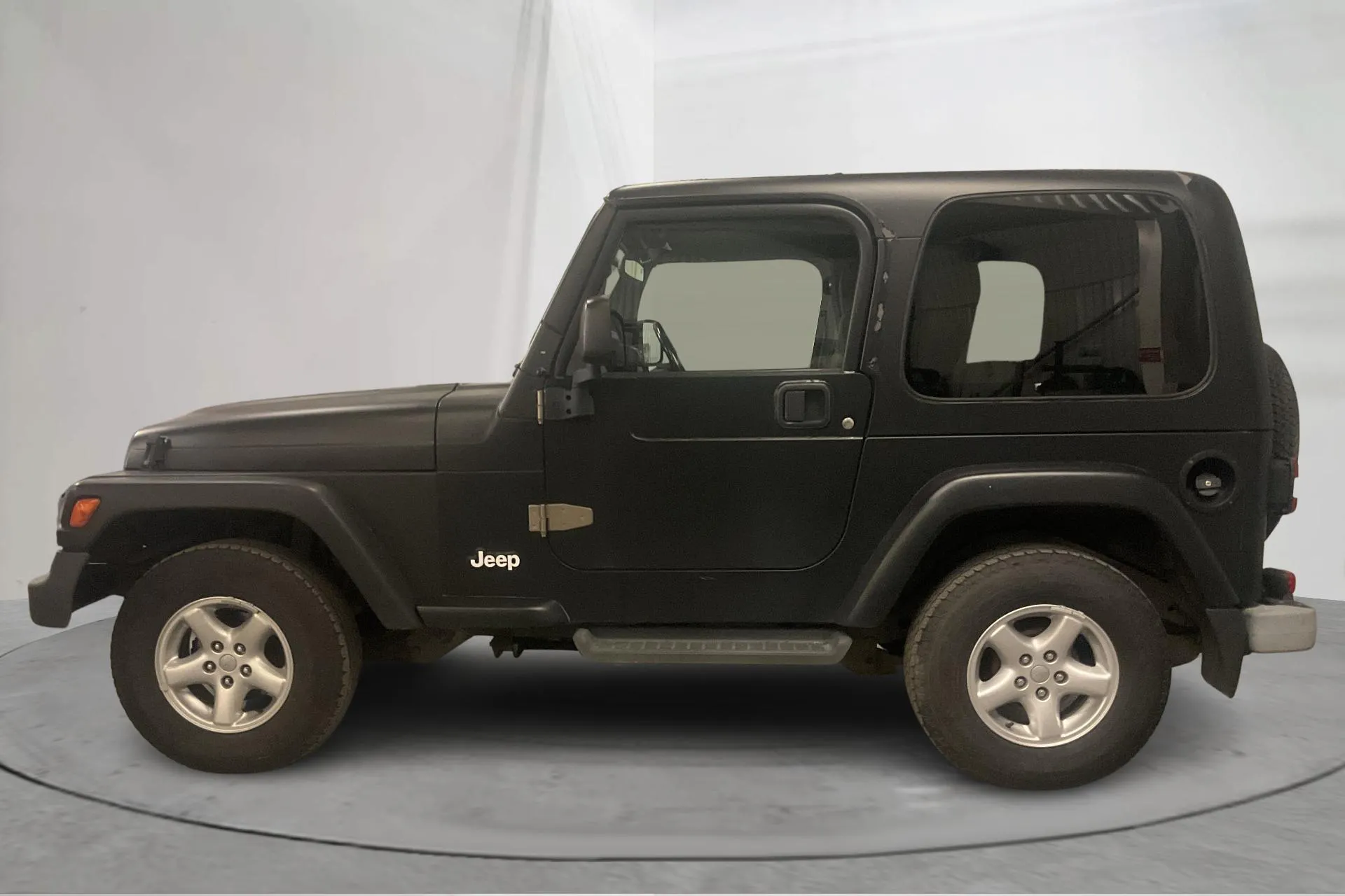 Presentation photo 2 of 13: Jeep Wrangler 4.0 Sahara (177hk) - 156 830 km - Automatic - black - 2004