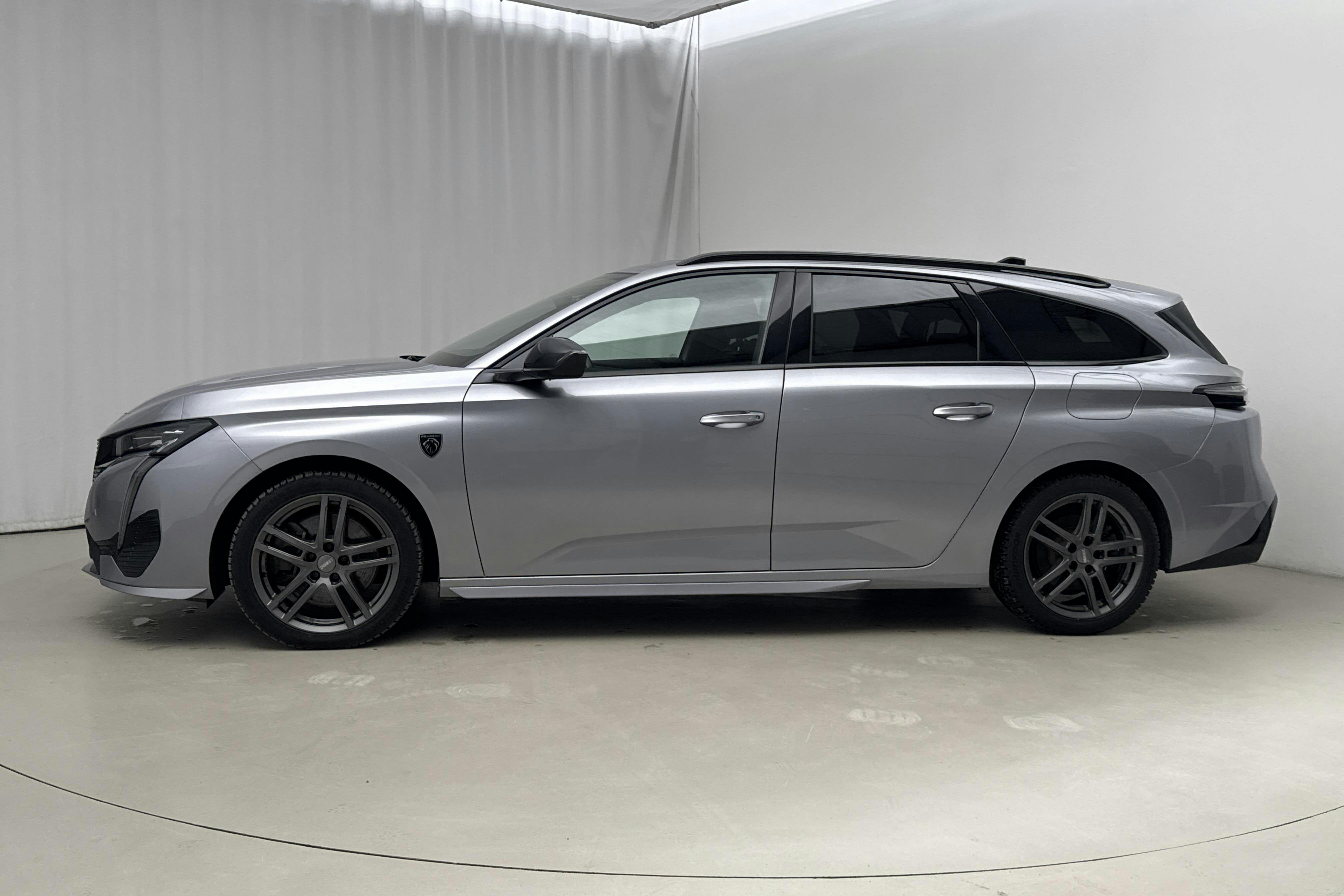 Presentationsfoto 2 av 23: Peugeot 308 1.6 PHEV (225hk) - 10 617 mil - Automat - grå - 2023