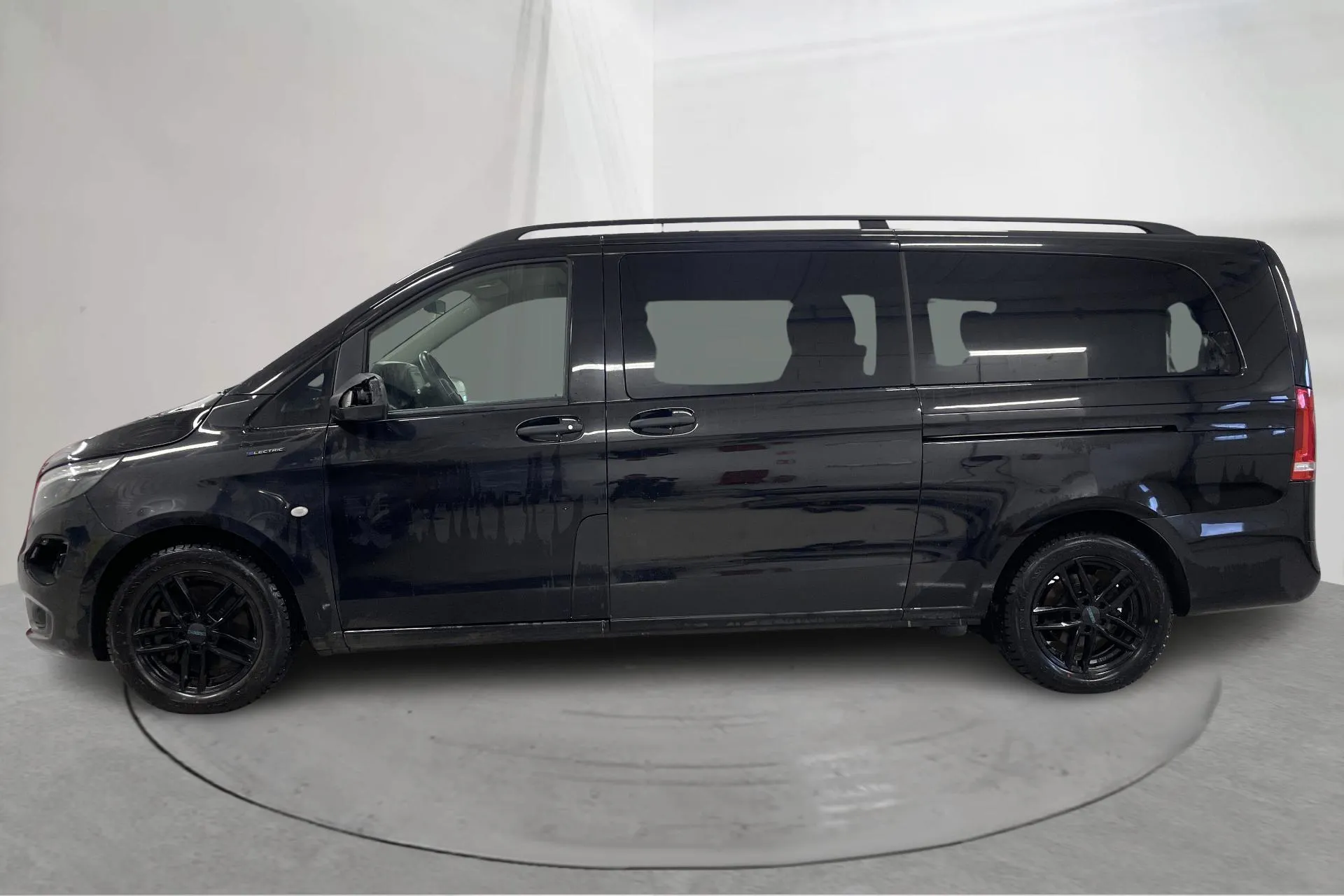Presentation photo 2 of 16: Mercedes eVito Tourer W640 (204hk) - 86 170 km - Automatic - black - 2023