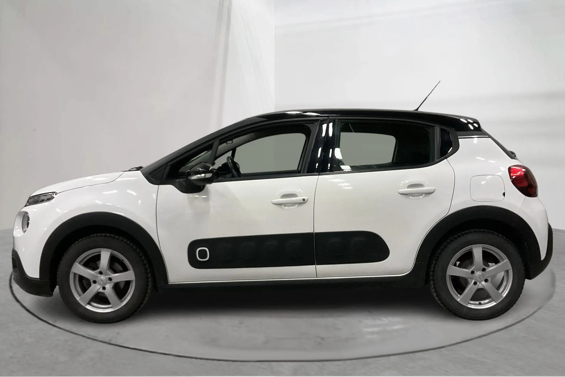 Presentationsfoto 2 av 13: Citroën C3 PureTech (82hk) - 3 837 mil - Manuell - vit - 2018
