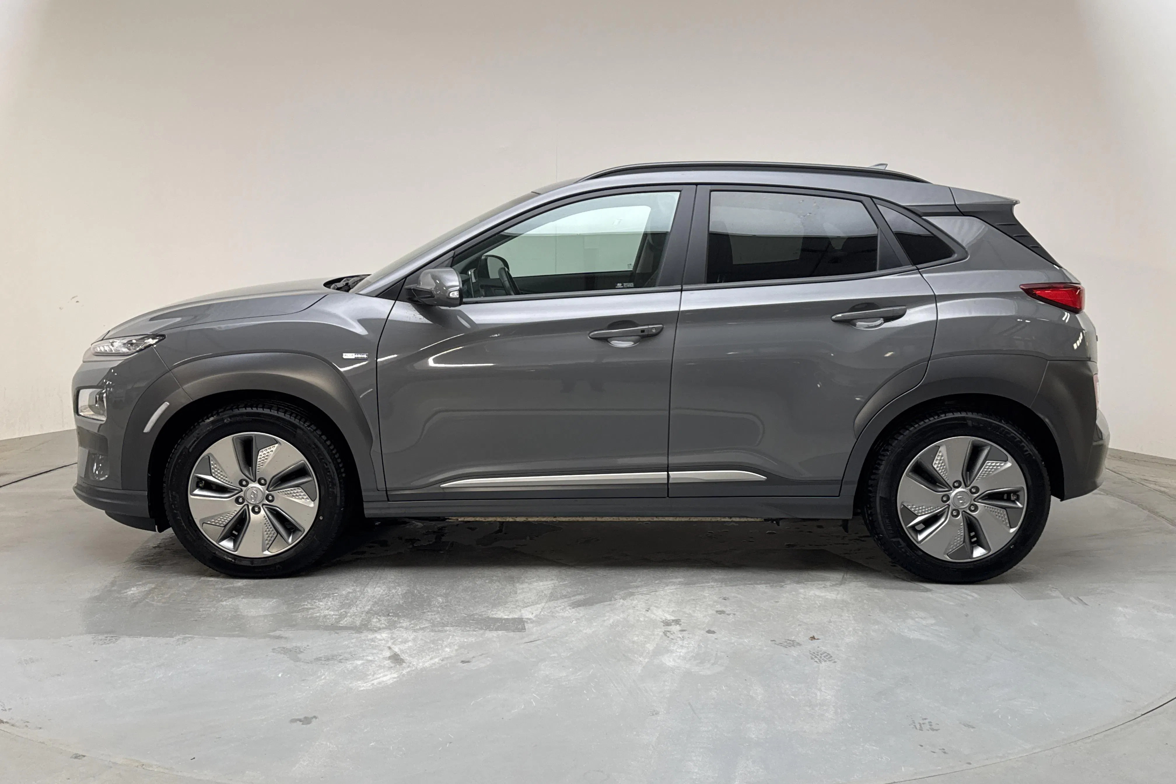 Presentationsfoto 2 av 17: Hyundai Kona Electric Long Range 64kWh (204hk) - 6 586 mil - Automat - grå - 2020