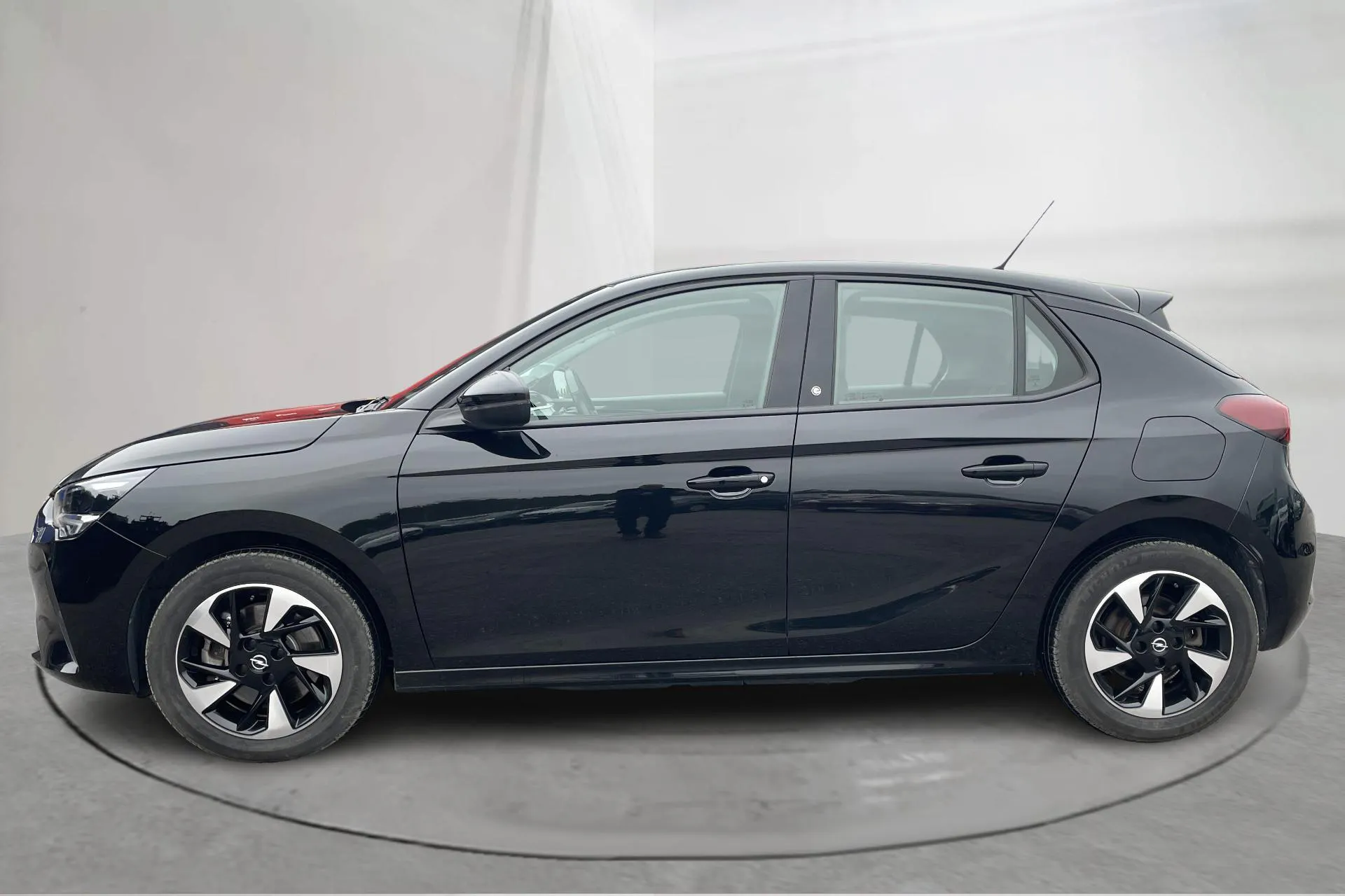 Presentationsfoto 2 av 19: Opel Corsa-e 50kWh 5dr (136hk) - 4 124 mil - Automat - svart - 2022