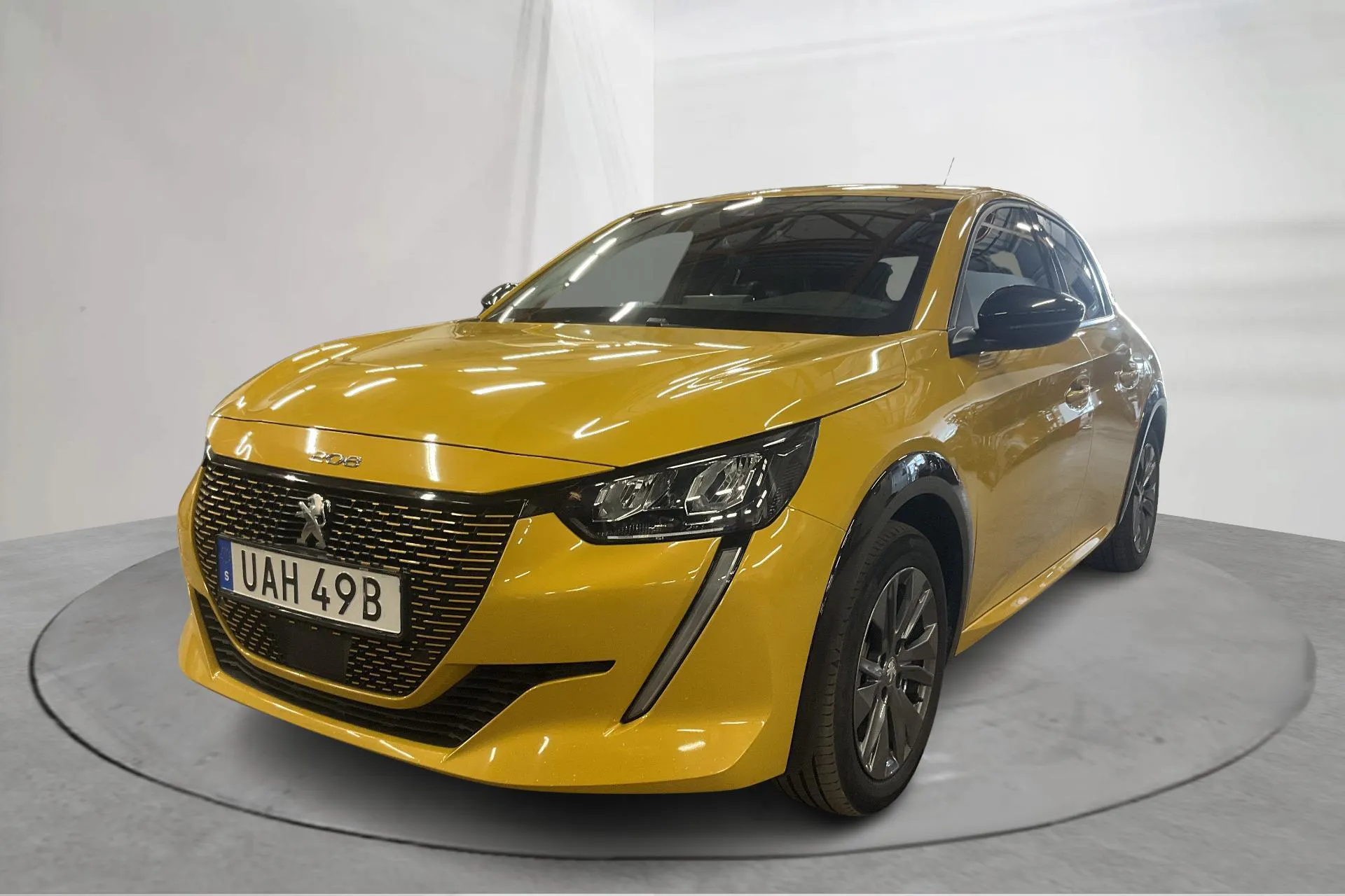 Presentationsfoto 1 av 17: Peugeot e-208 50kWh 5dr (136hk) - 7 886 mil - Automat - gul - 2022