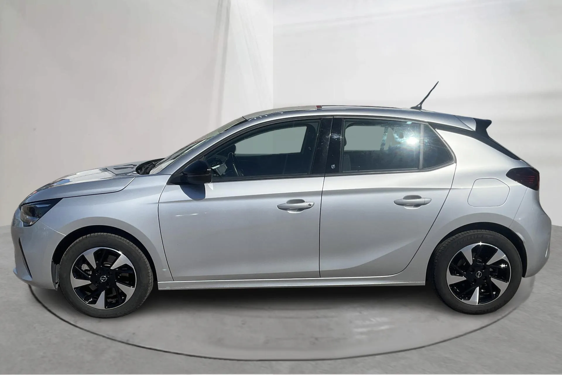 Presentationsfoto 2 av 17: Opel Corsa-e 50kWh 5dr (136hk) - 1 869 mil - Automat - grå - 2023