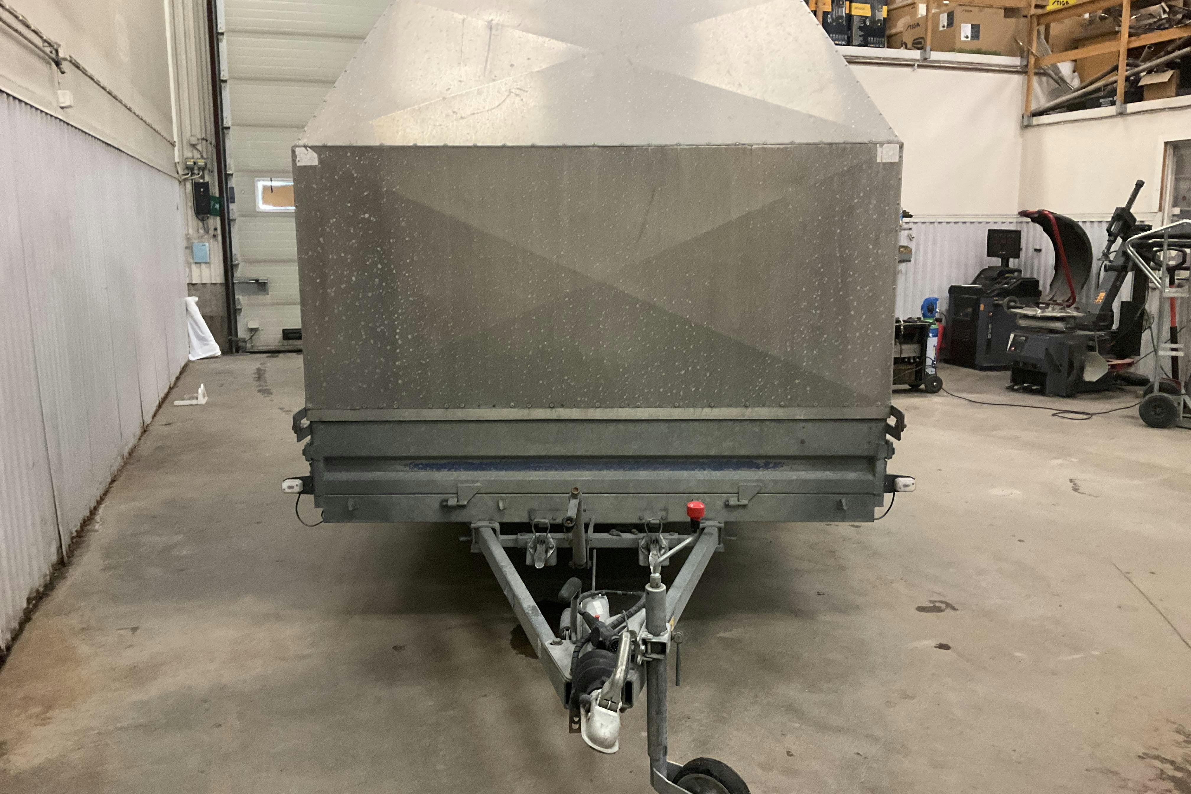 Presentation photo 2 of 12: TRANE SLÄPET ZS1250 Kåpsläpvagn med tippfunktionSläpvagn - 0 km - gray - 2005