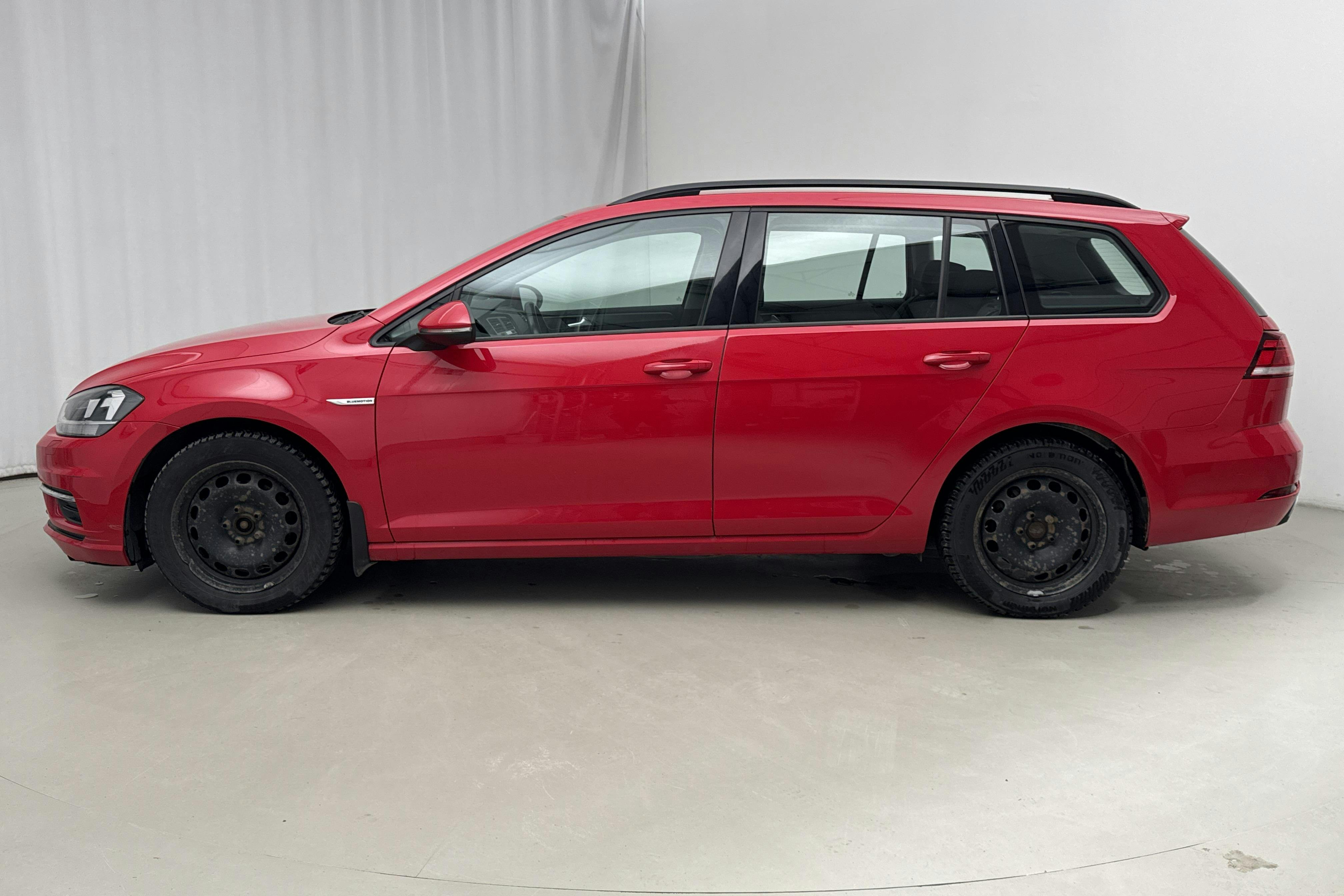 Presentation photo 2 of 15: VW Golf VII 1.5 TGI Sportscombi (130hk) - 142 620 km - Automatic - red - 2020