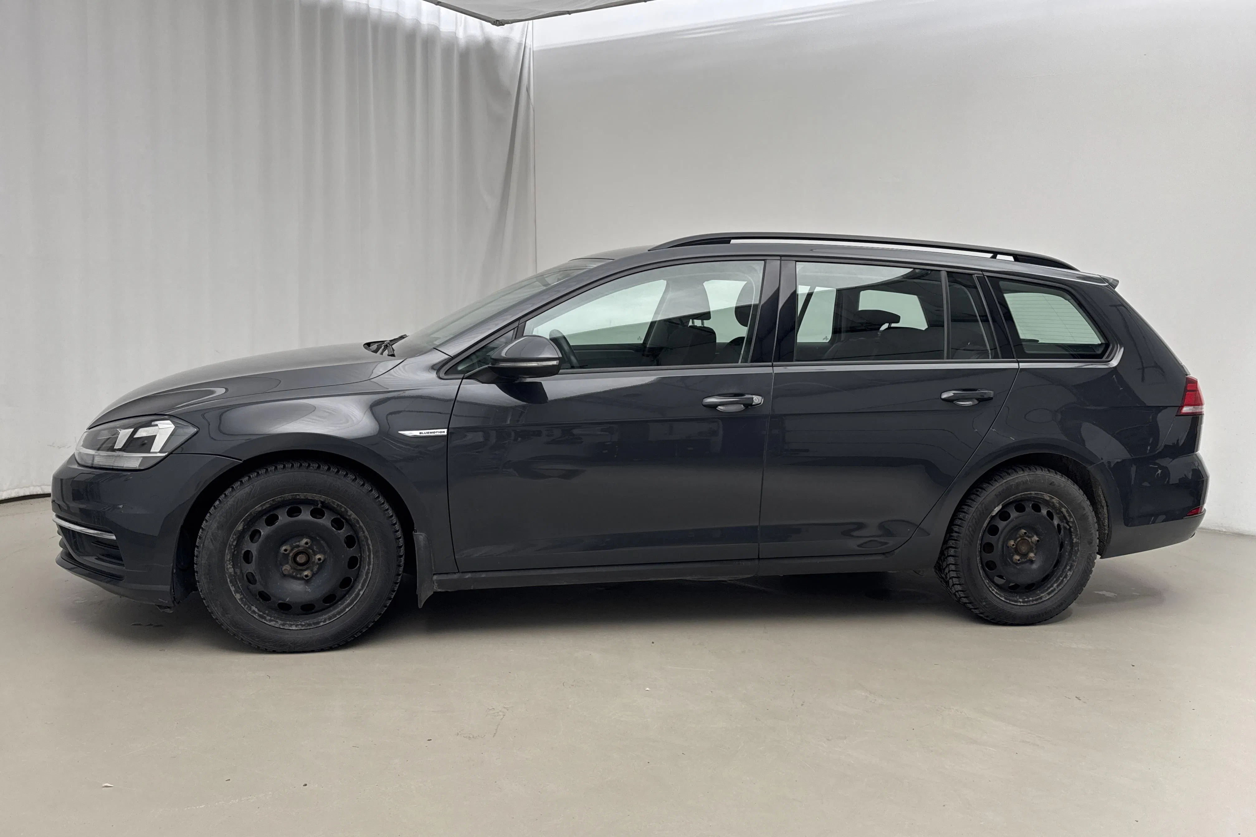 Presentationsfoto 2 av 16: VW Golf VII 1.5 TGI Sportscombi (130hk) - 10 593 mil - Automat - grå - 2020