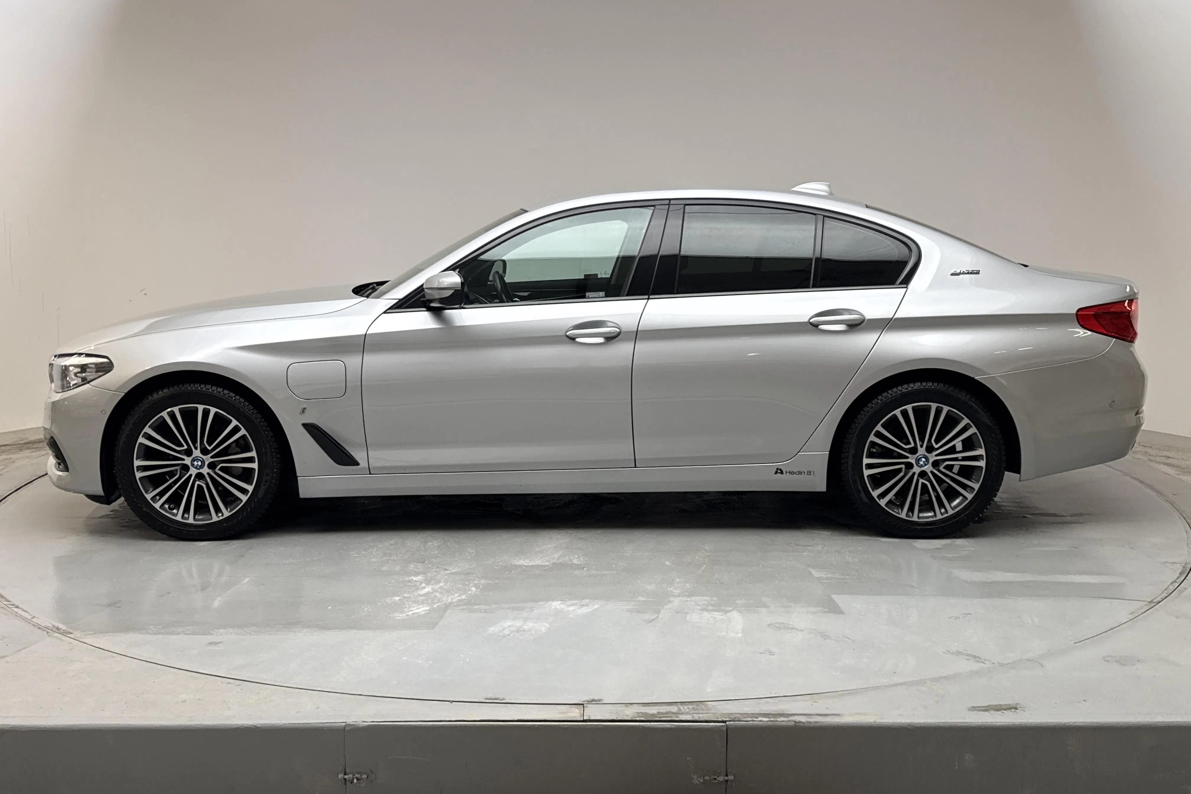 Presentation photo 2 of 16: BMW 530e iPerformance Sedan, G30 (252hk) - 210 560 km - Automatic - silver - 2019