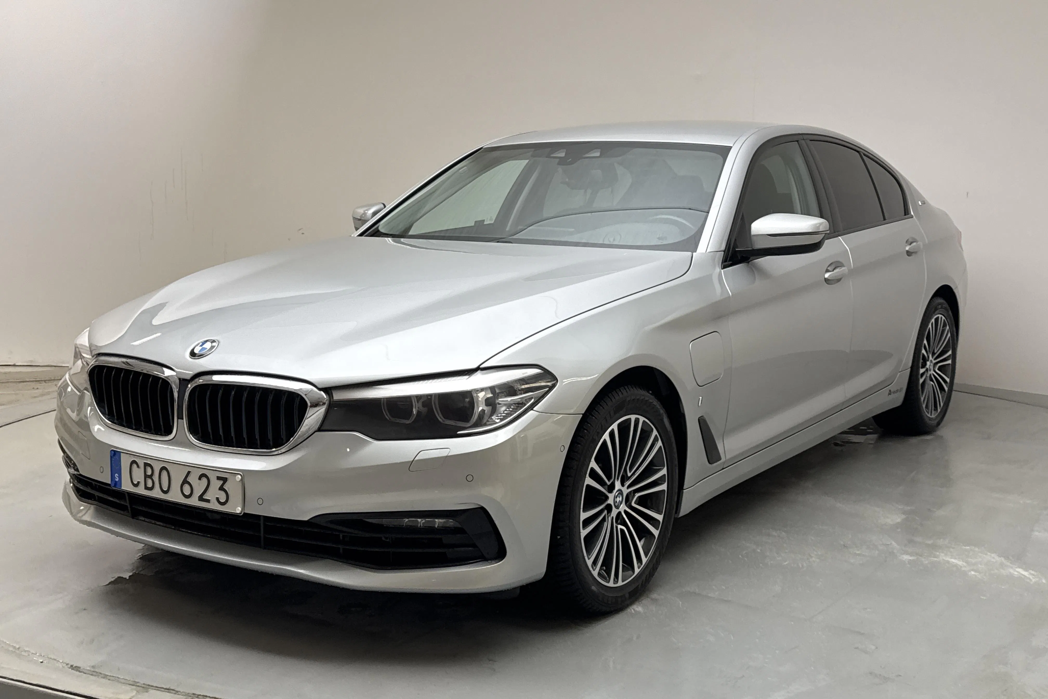 Presentation photo 1 of 16: BMW 530e iPerformance Sedan, G30 (252hk) - 210 560 km - Automatic - silver - 2019