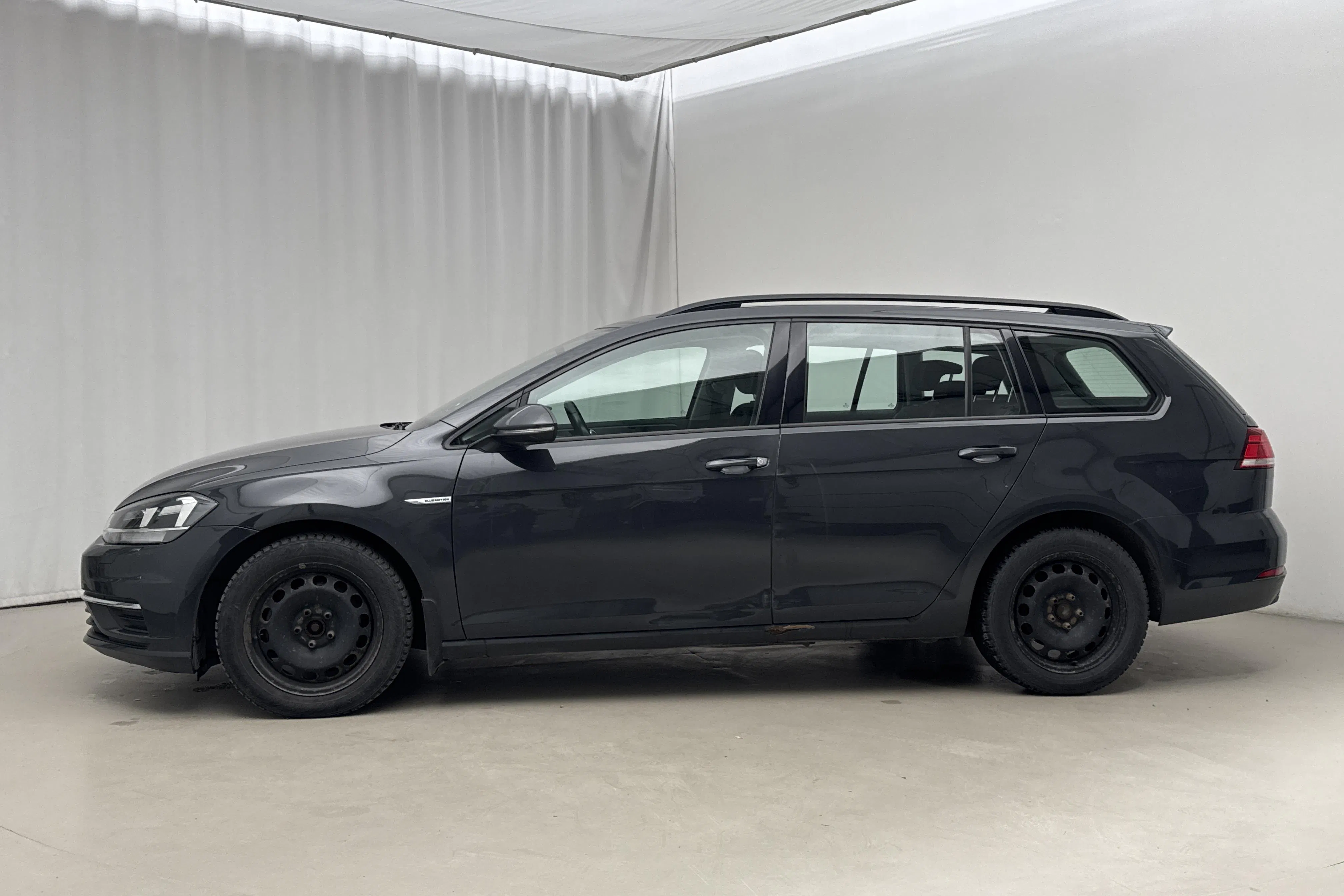 Presentationsfoto 2 av 17: VW Golf VII 1.5 TGI 5dr (130hk) - 6 979 mil - Automat - grå - 2020