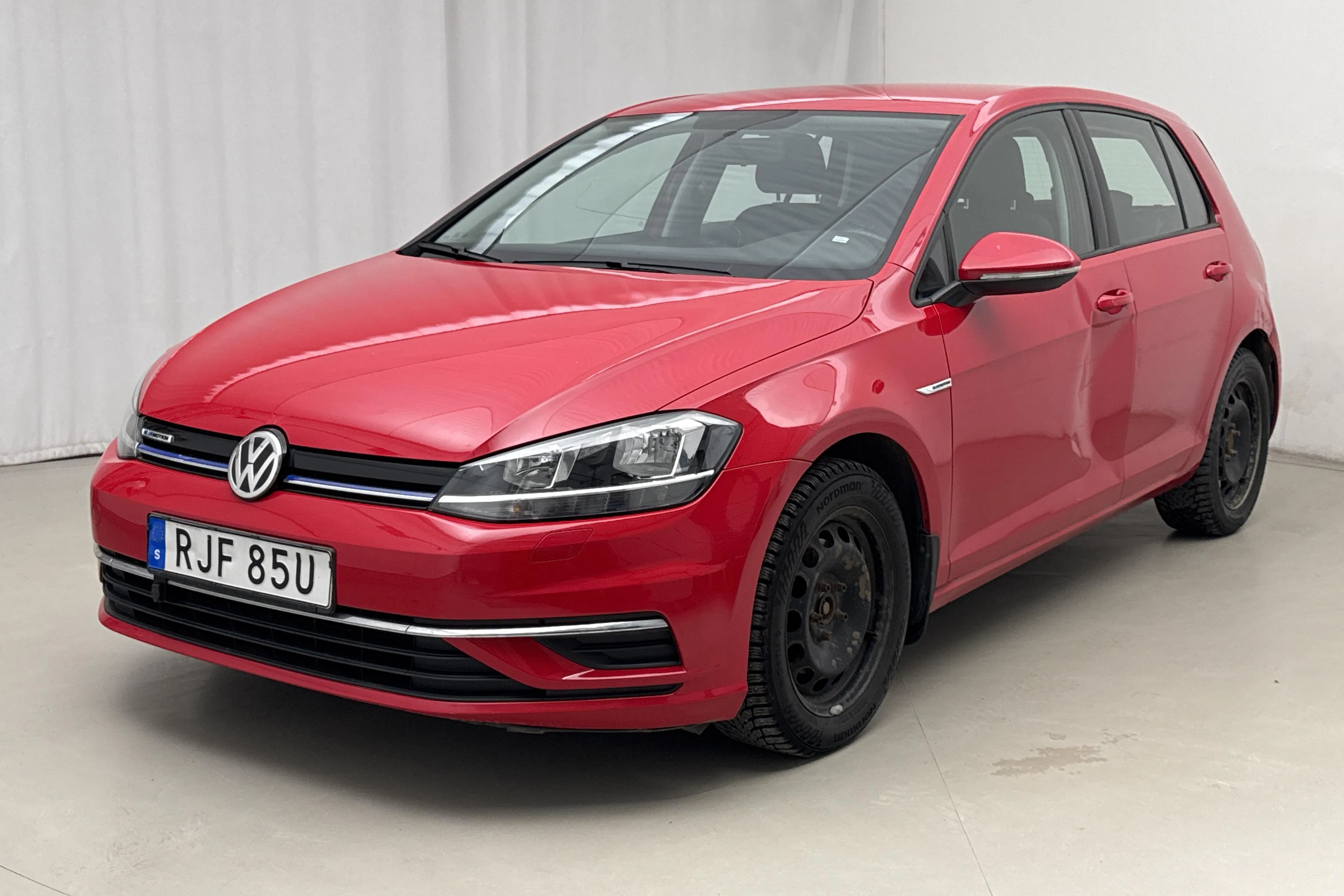 Presentation photo 1 of 13: VW Golf VII 1.5 TGI 5dr (130hk) - 142 210 km - Manual - red - 2019