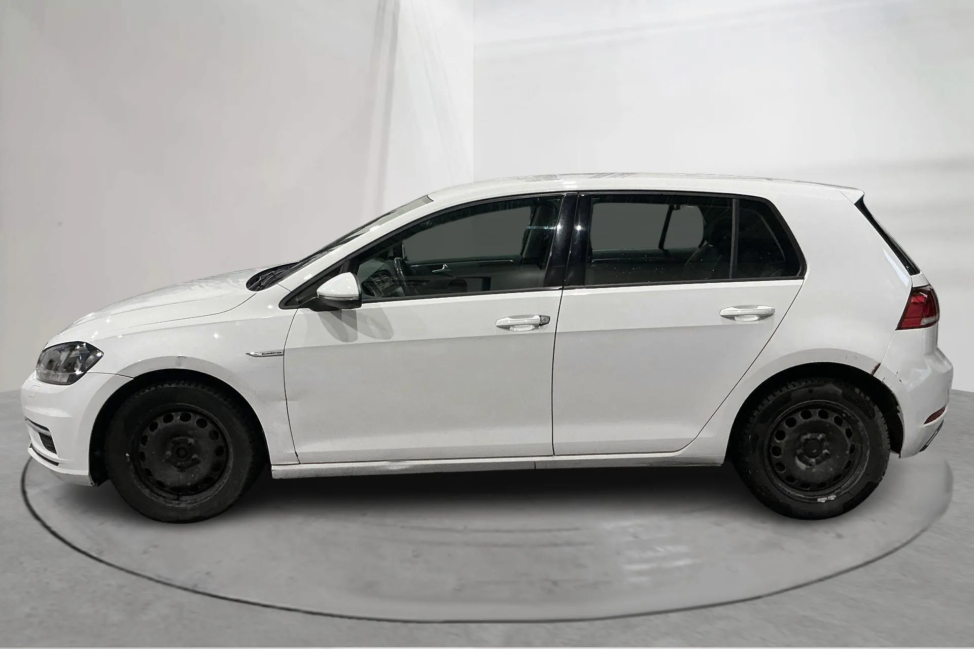 Presentationsfoto 2 av 14: VW Golf VII 1.5 TGI 5dr (130hk) - 15 732 mil - Manuell - vit - 2019