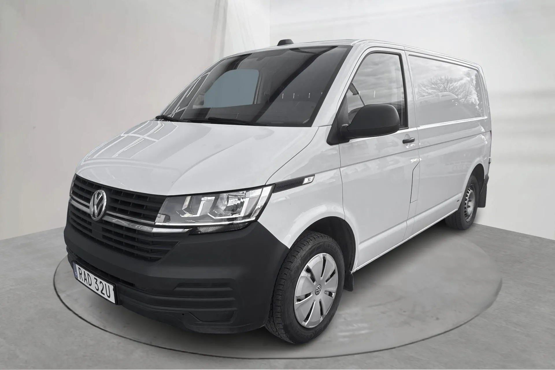 Presentation photo 1 of 16: VW Transporter T6.1 Skåp TDI (110hk) - 154 430 km - Manual - white - 2023
