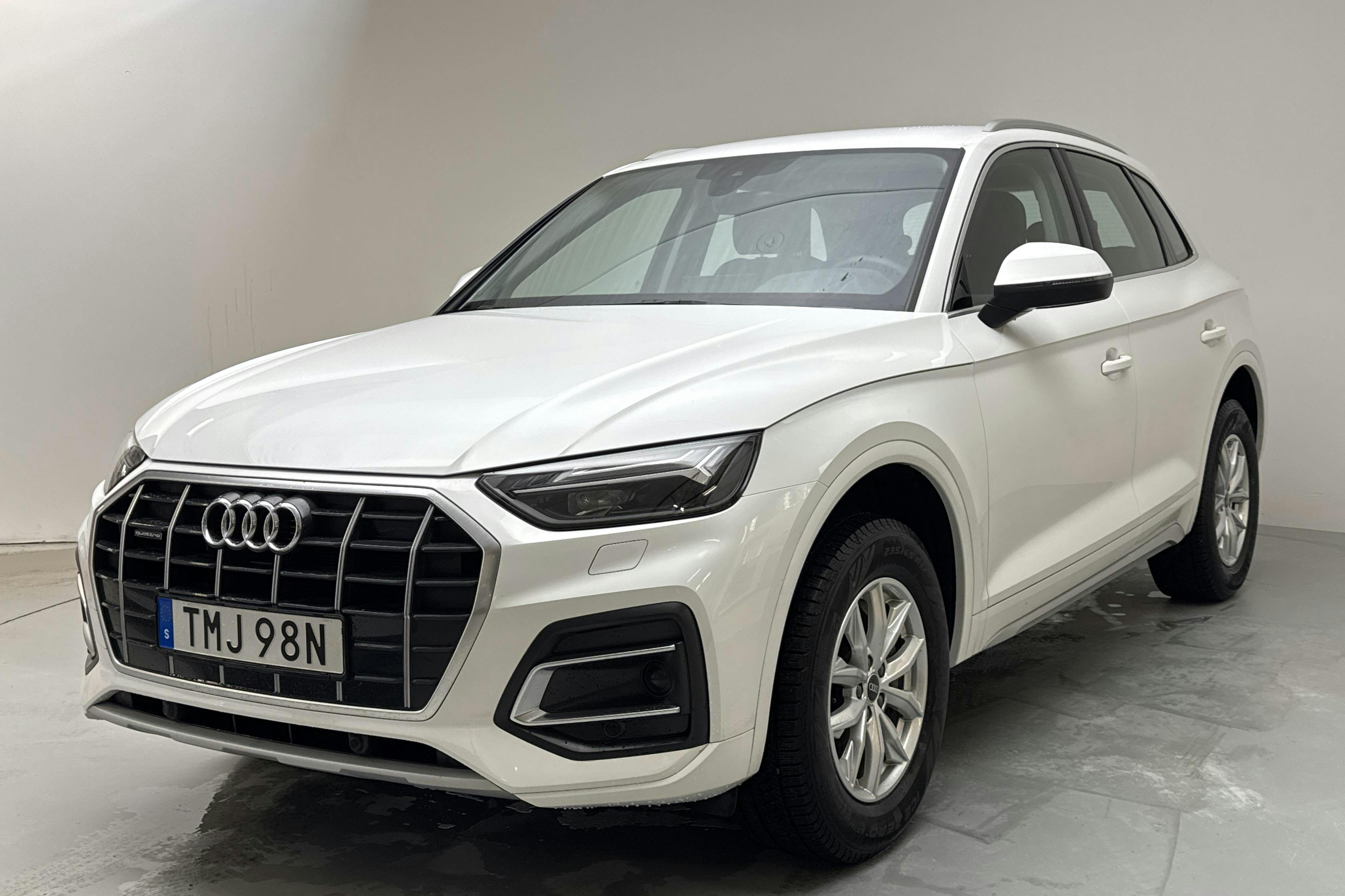 Presentationsfoto 1 av 16: Audi Q5 40 TDI quattro (204hk) - 3 055 mil - Automat - vit - 2024