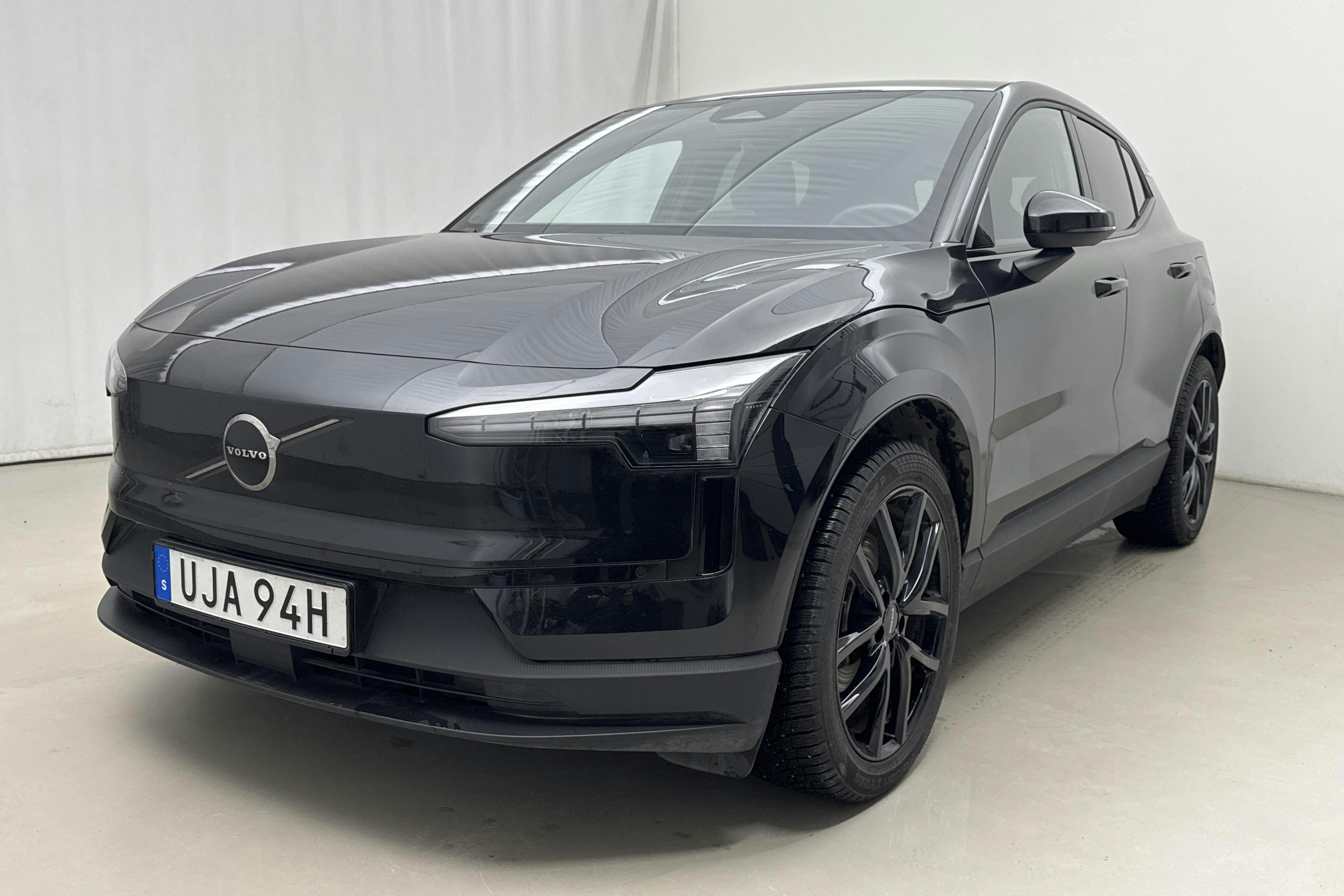Presentation photo 1 of 23: Volvo EX30 Single Motor Extended Range (272hk) - 37 210 km - Automatic - black - 2024