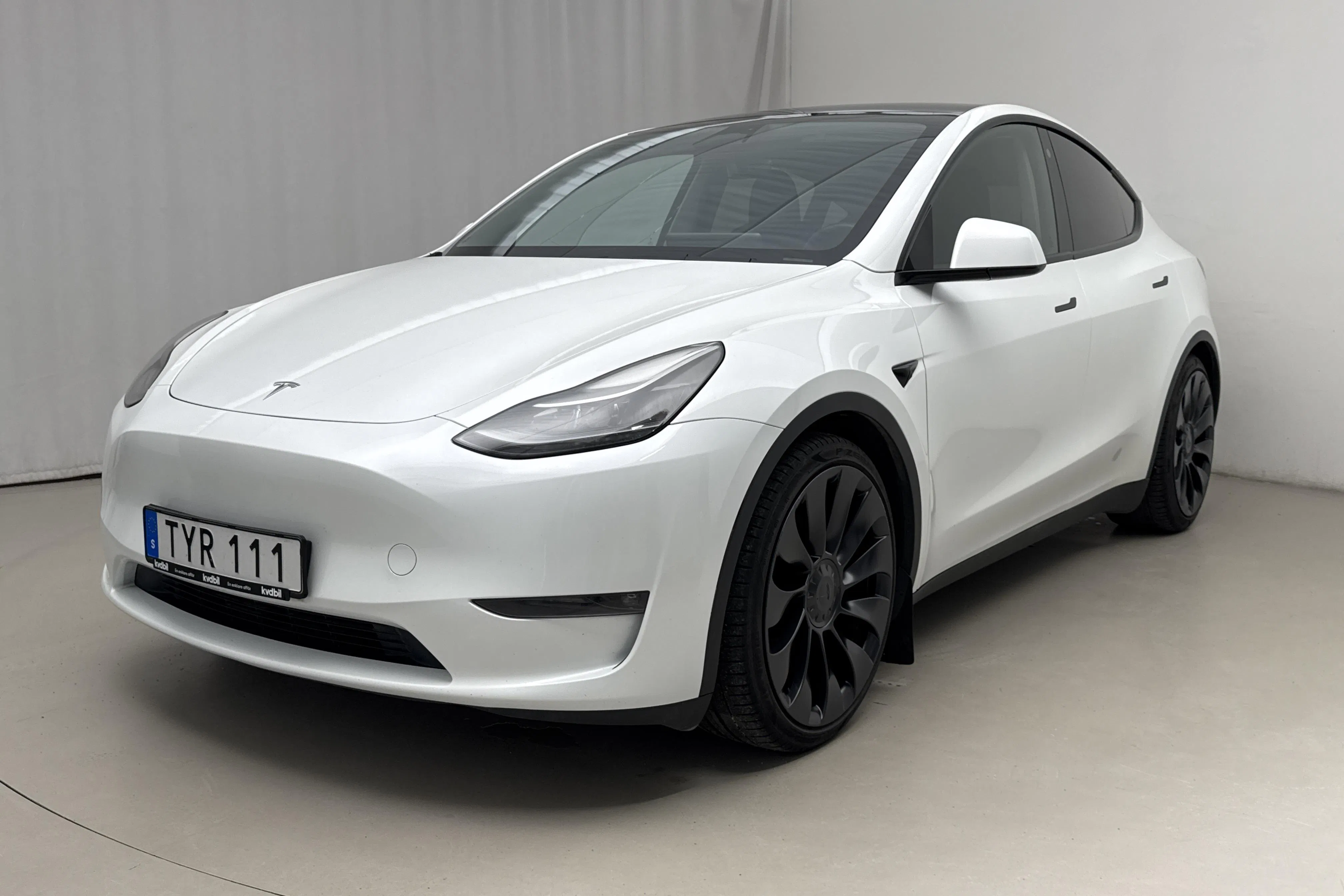Presentation photo 1 of 21: Tesla Model Y Performance Dual Motor AWD - 96 700 km - Automatic - white - 2023