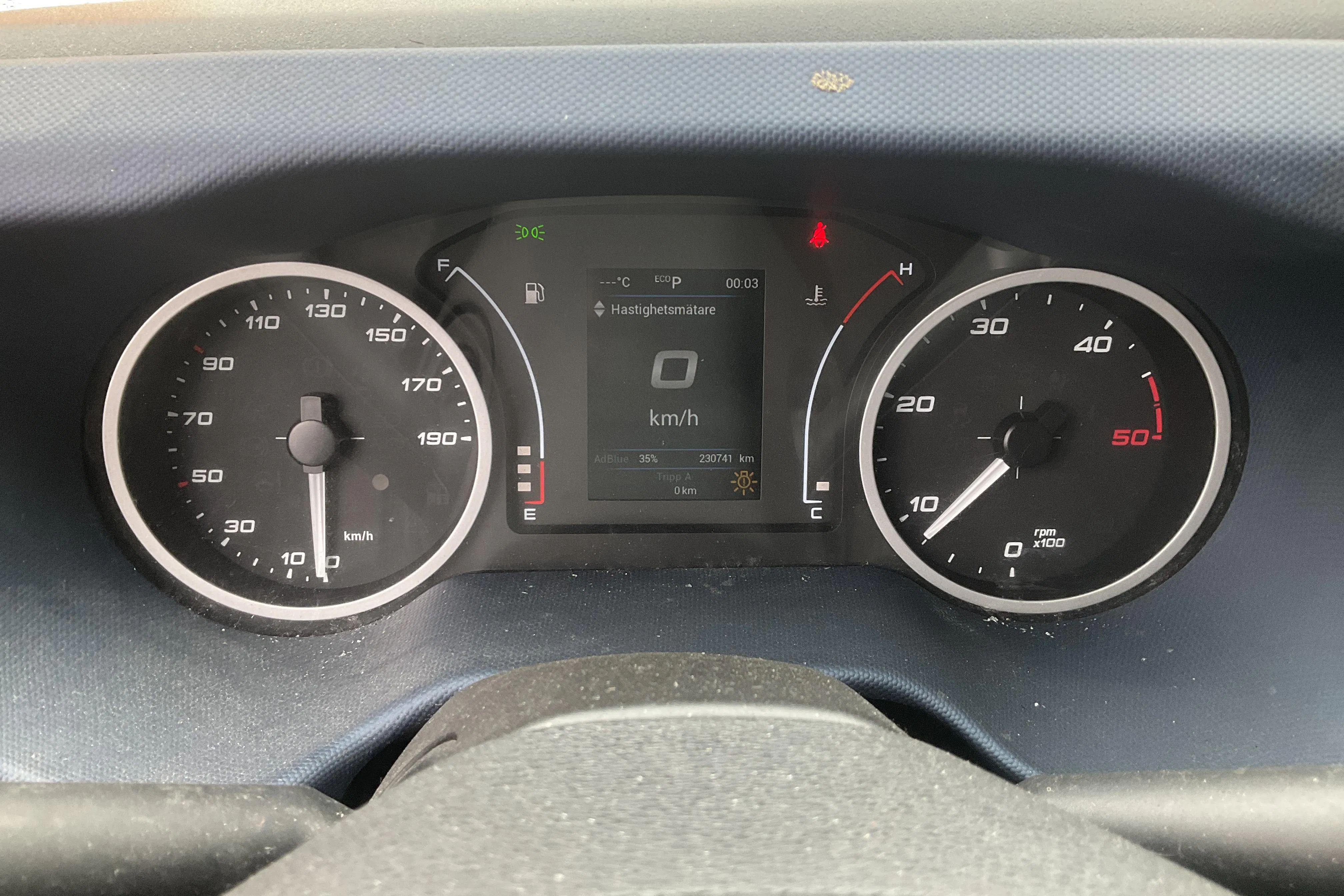 Presentationsfoto 7 av 7: Iveco Daily 35 Volymskåp 2.3 (136hk) - 23 074 mil - Automat - vit - 2021