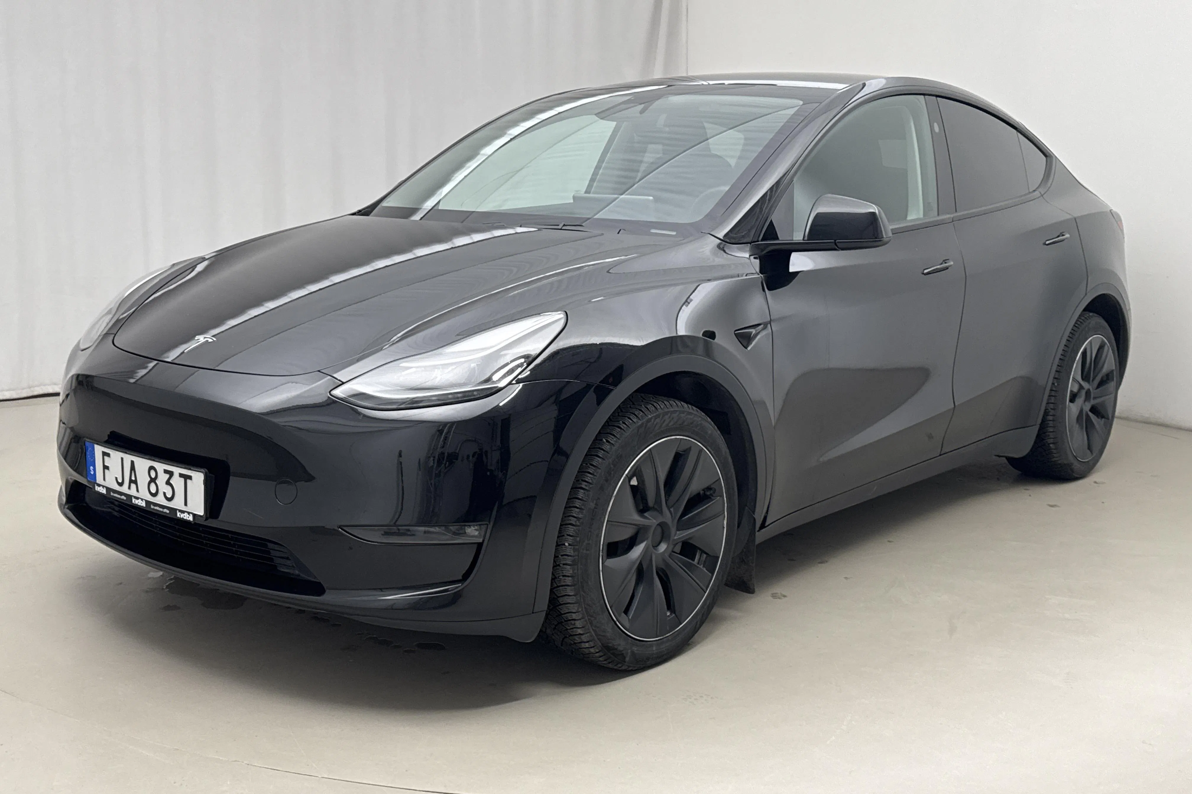 Presentationsfoto 1 av 18: Tesla Model Y Long Range Dual Motor AWD - 10 622 mil - Automat - svart - 2025