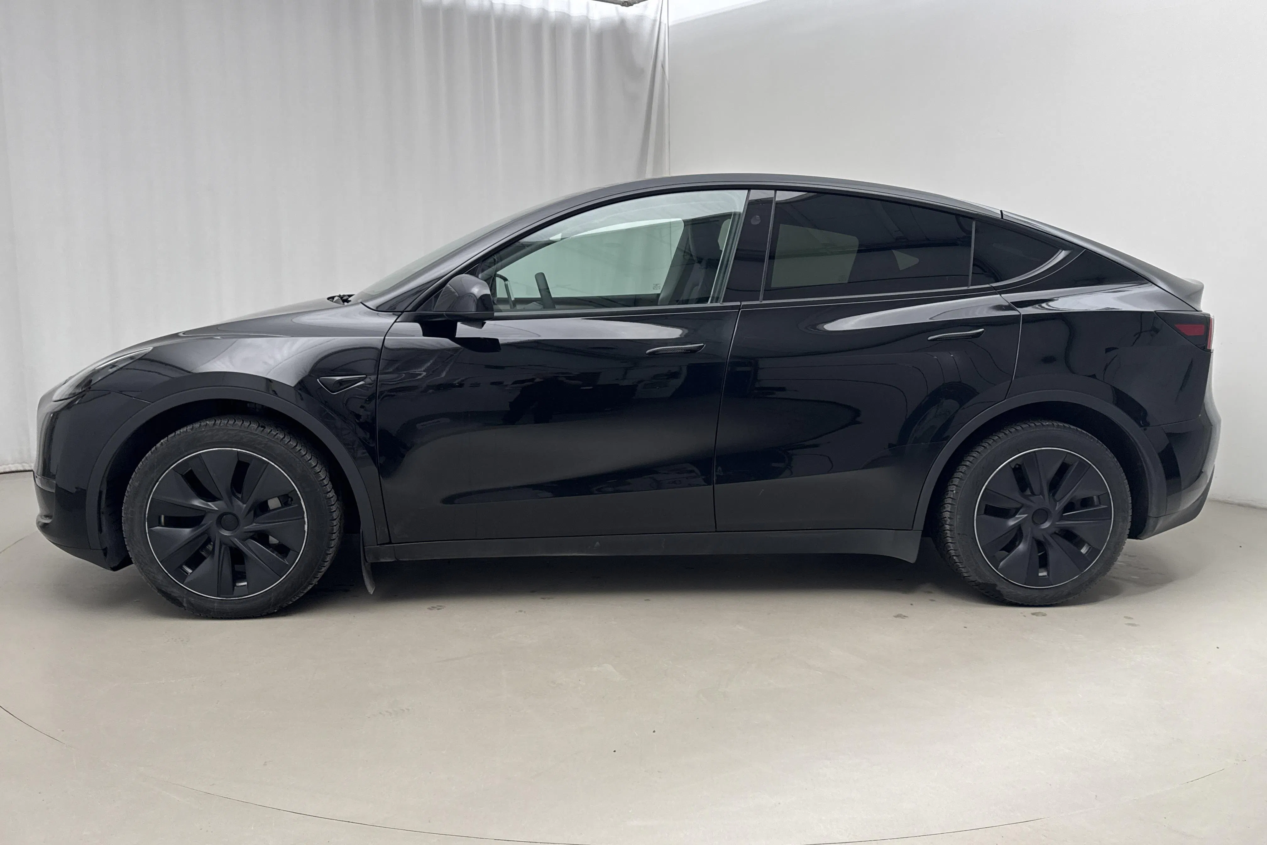 Presentationsfoto 2 av 18: Tesla Model Y Long Range Dual Motor AWD - 10 622 mil - Automat - svart - 2025