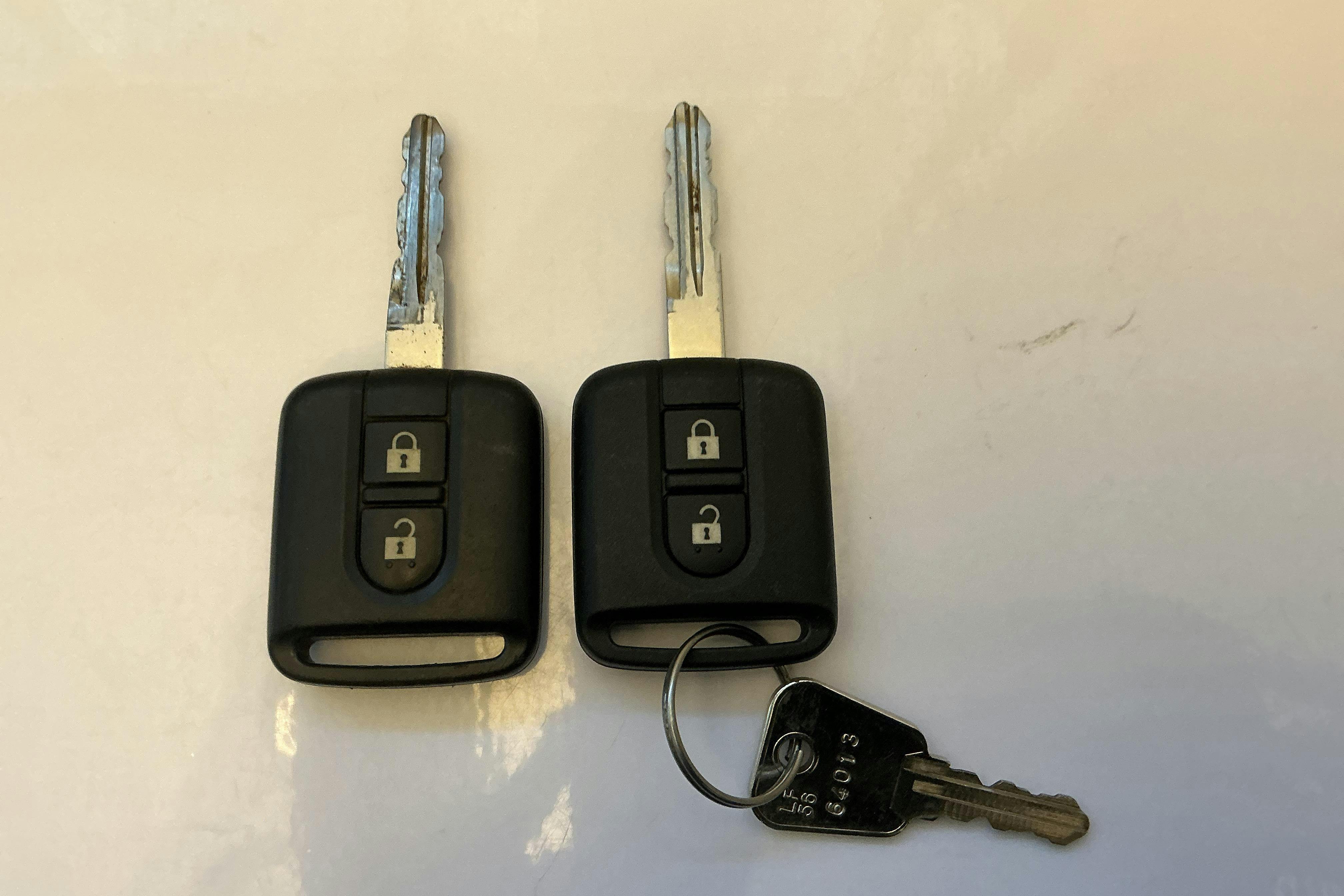 Presentationsfoto 15 av 15: Nissan Navara 2.5 dCi (144hk) - 12 275 mil - Manuell - vit - 2014