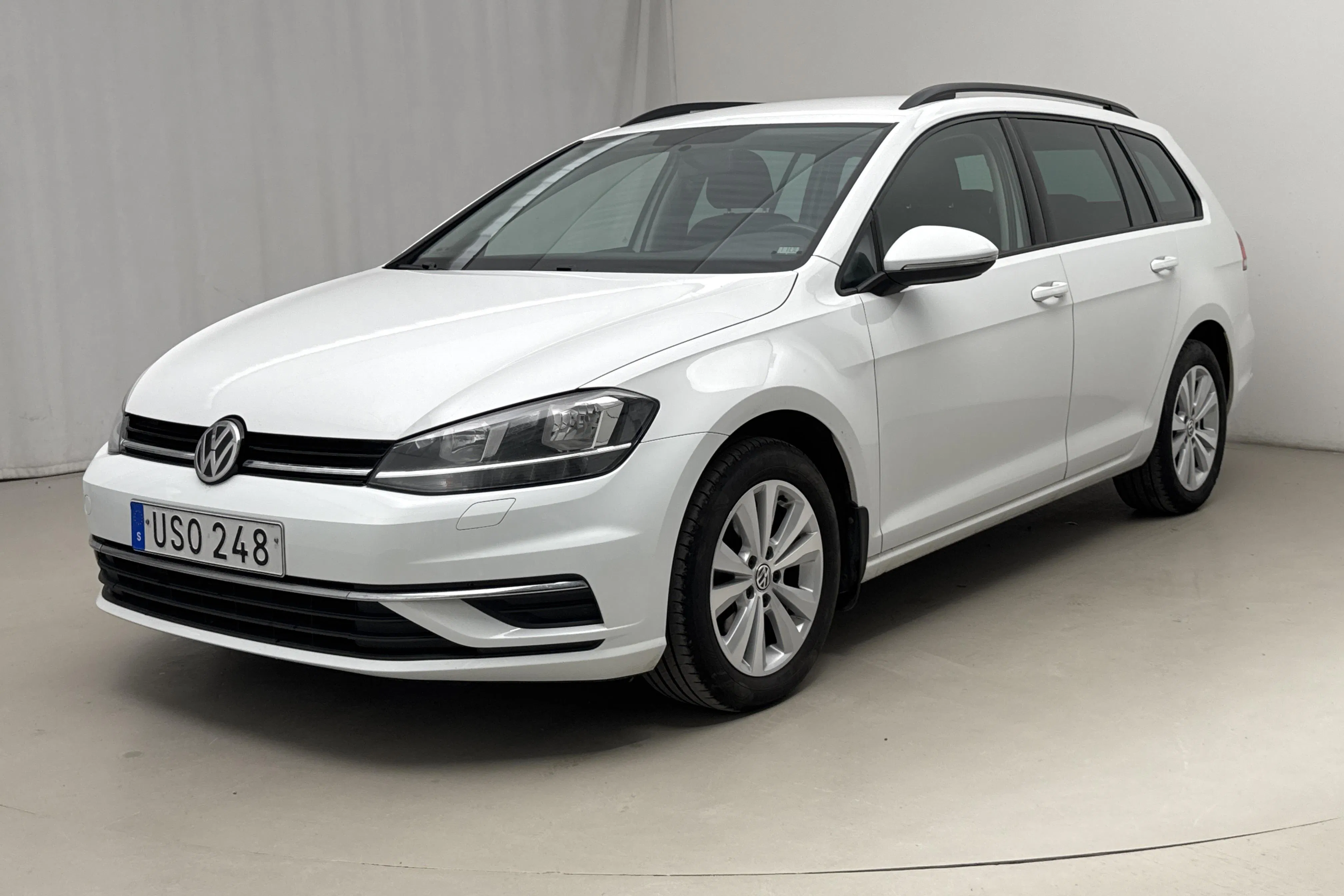Presentation photo 1 of 20: VW Golf VII 1.6 TDI Sportscombi (115hk) - 172 300 km - Automatic - white - 2019