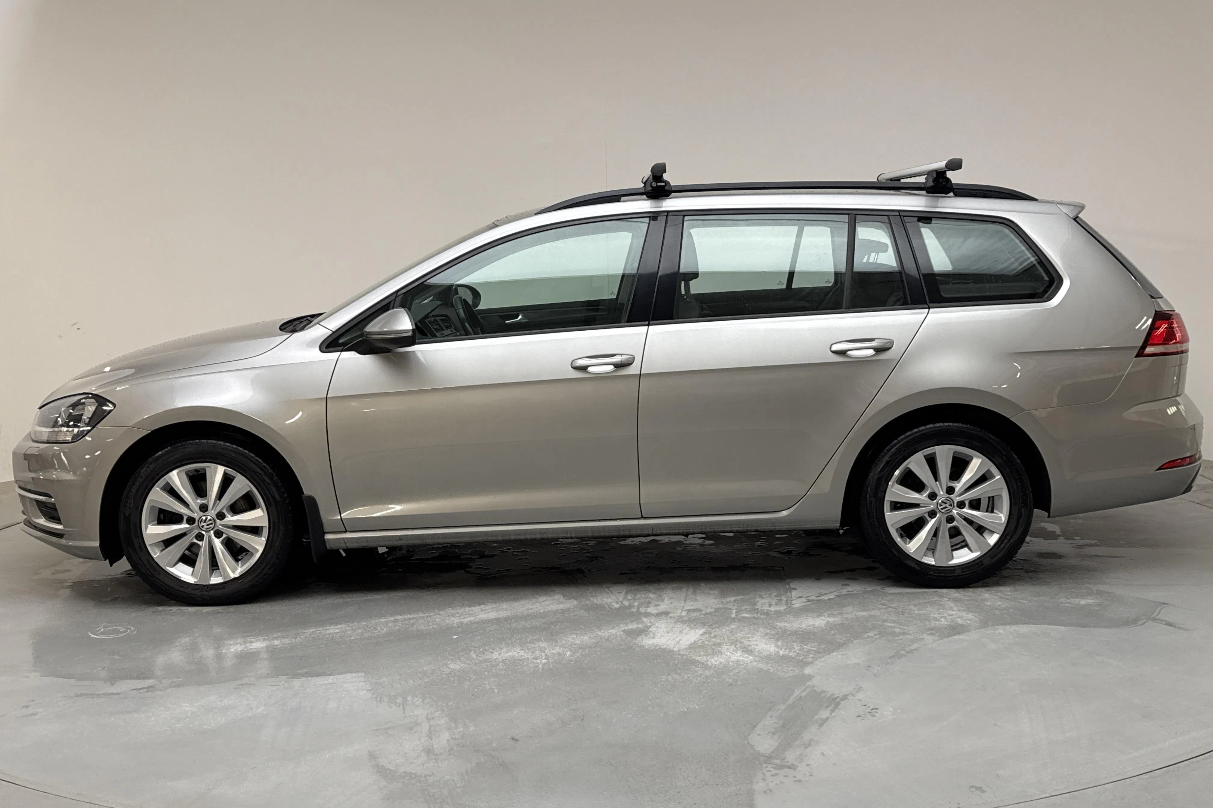 Presentation photo 2 of 13: VW Golf VII 1.0 TSI Sportscombi (110hk) - 159 620 km - Manual - silver - 2018