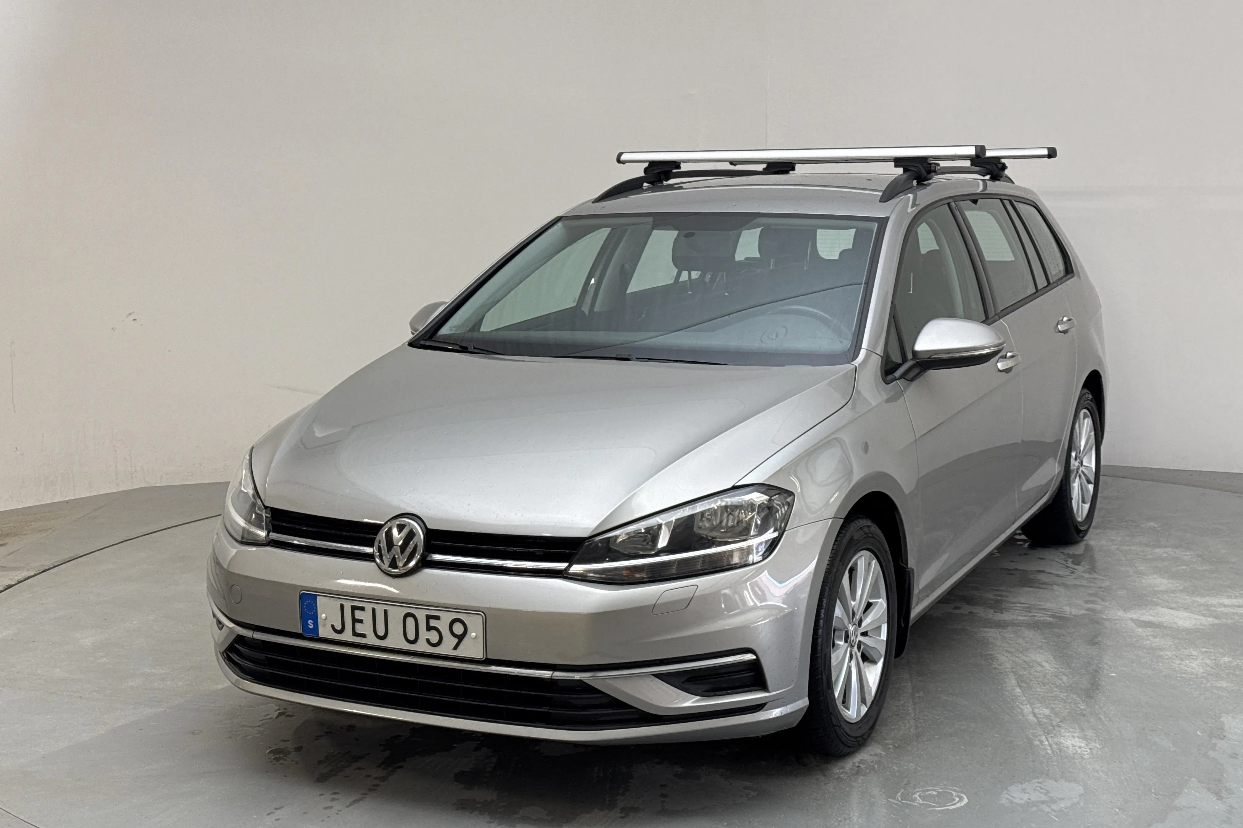 Presentation photo 1 of 13: VW Golf VII 1.0 TSI Sportscombi (110hk) - 159 620 km - Manual - silver - 2018