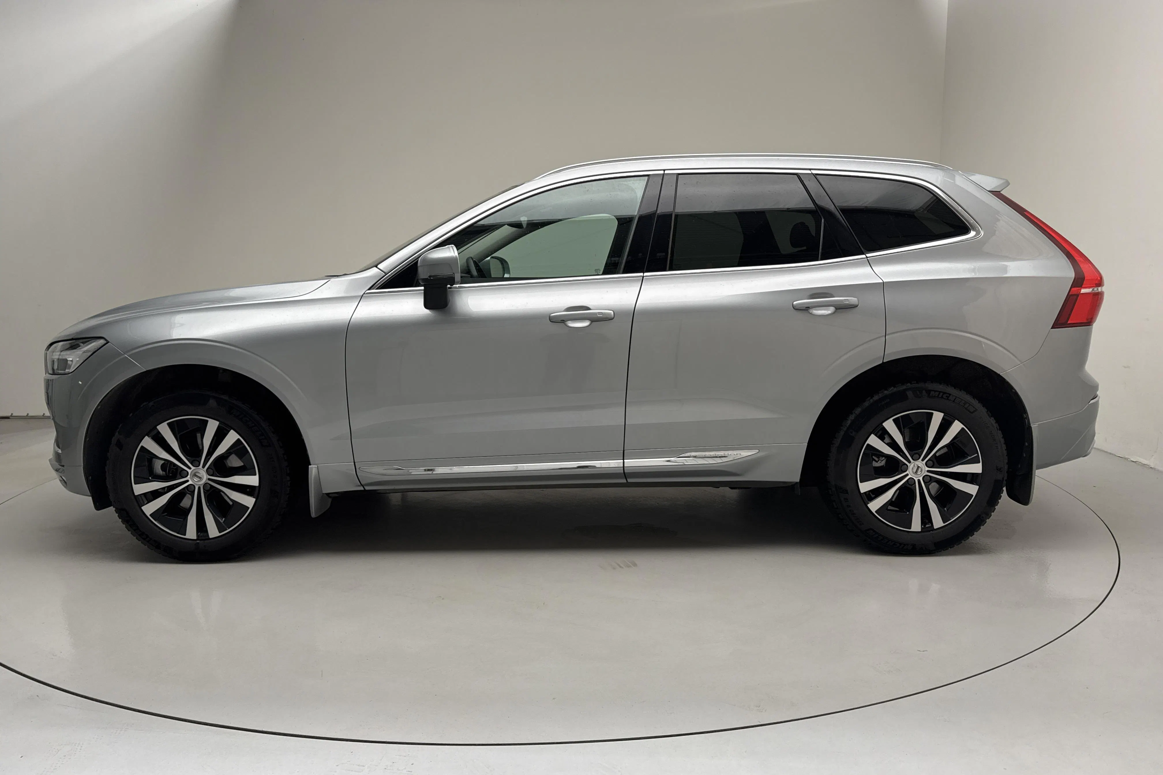Presentationsfoto 2 av 15: Volvo XC60 T5 AWD (254hk) - 11 969 mil - Automat - silver - 2018