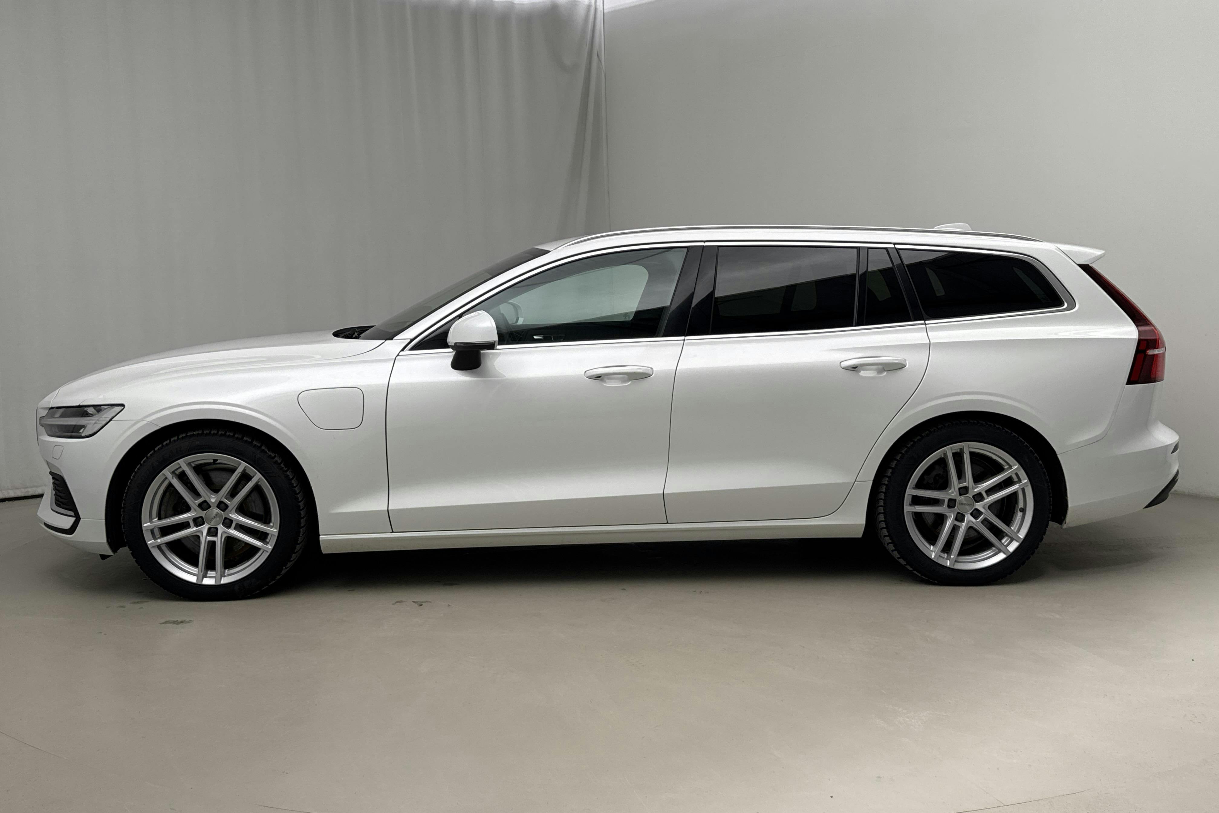 Presentation photo 2 of 27: Volvo V60 T6 AWD Recharge (350hk) - 82 200 km - Automatic - white - 2023